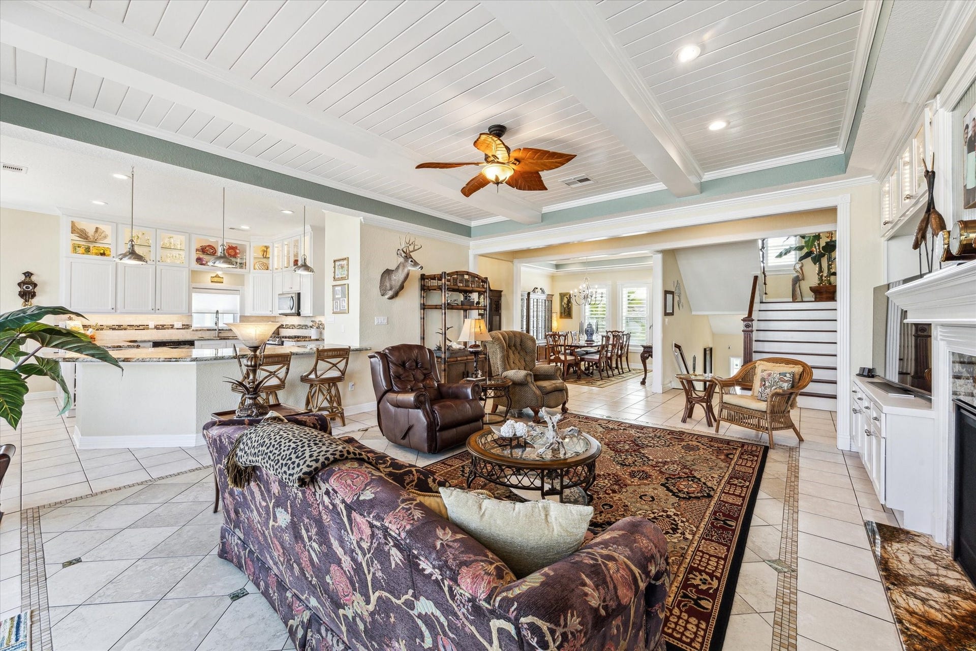 102 Bamaku Bend, Tiki Island, TX 77554 Living Room