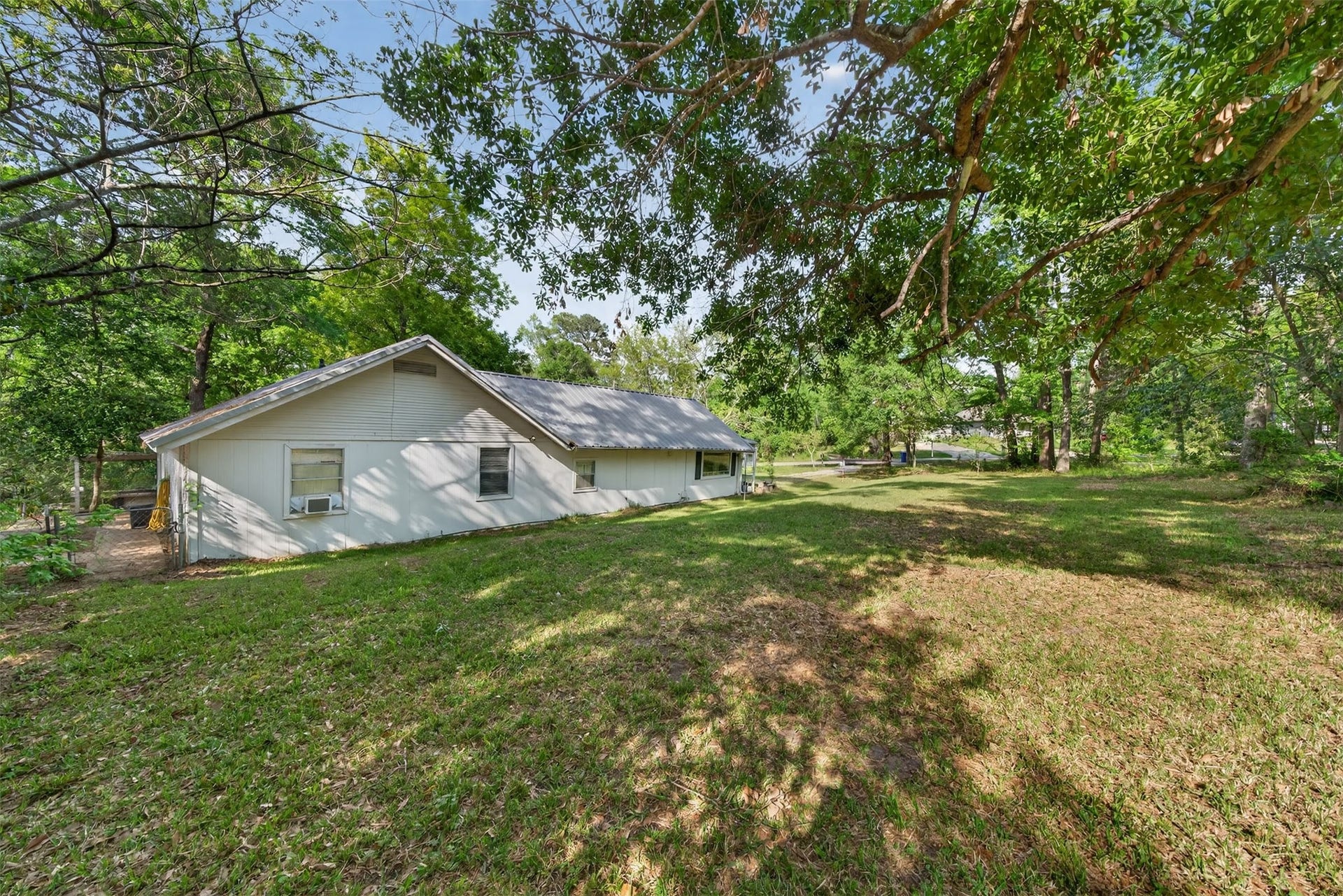 15185 Travis Lane, Willis, TX 77378 15185 Travis Lane, Willis, TX 77378
