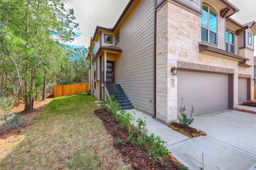 115 Handley Drive, Montgomery, TX 77316 Greenbelt on side and rear. Like living in the trees.
