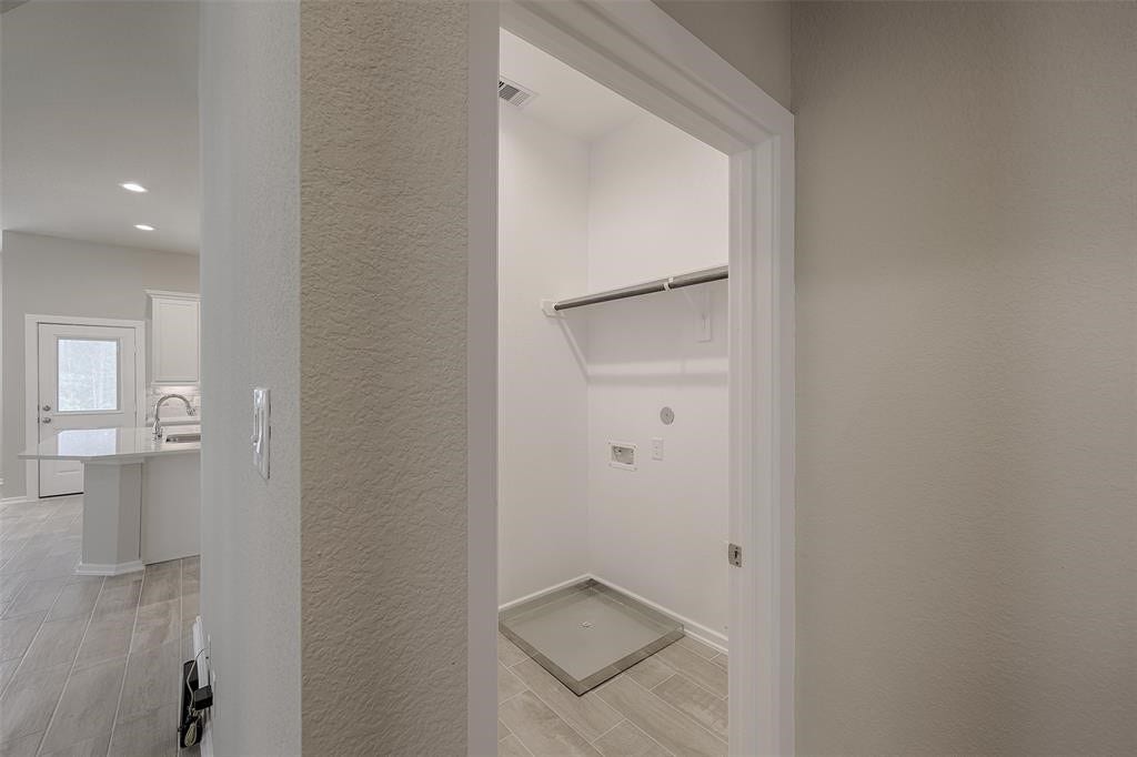 115 Handley Drive, Montgomery, TX 77316 Main living are laundry room.
