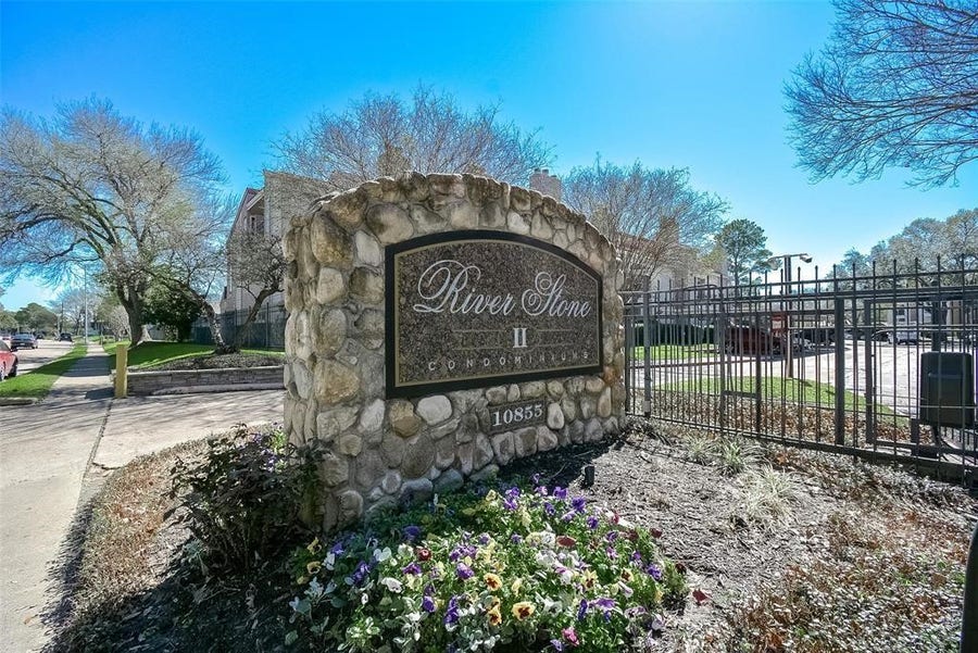 Property photo for 10855 Meadowglen Lane, #1131, Houston, TX
