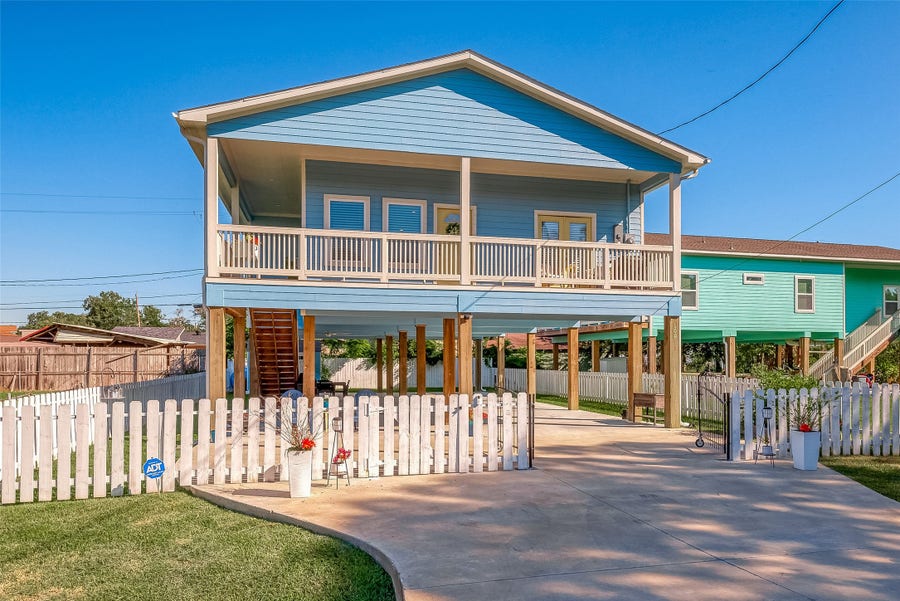 Property photo for 108 Bay Oaks Drive, La Porte, TX