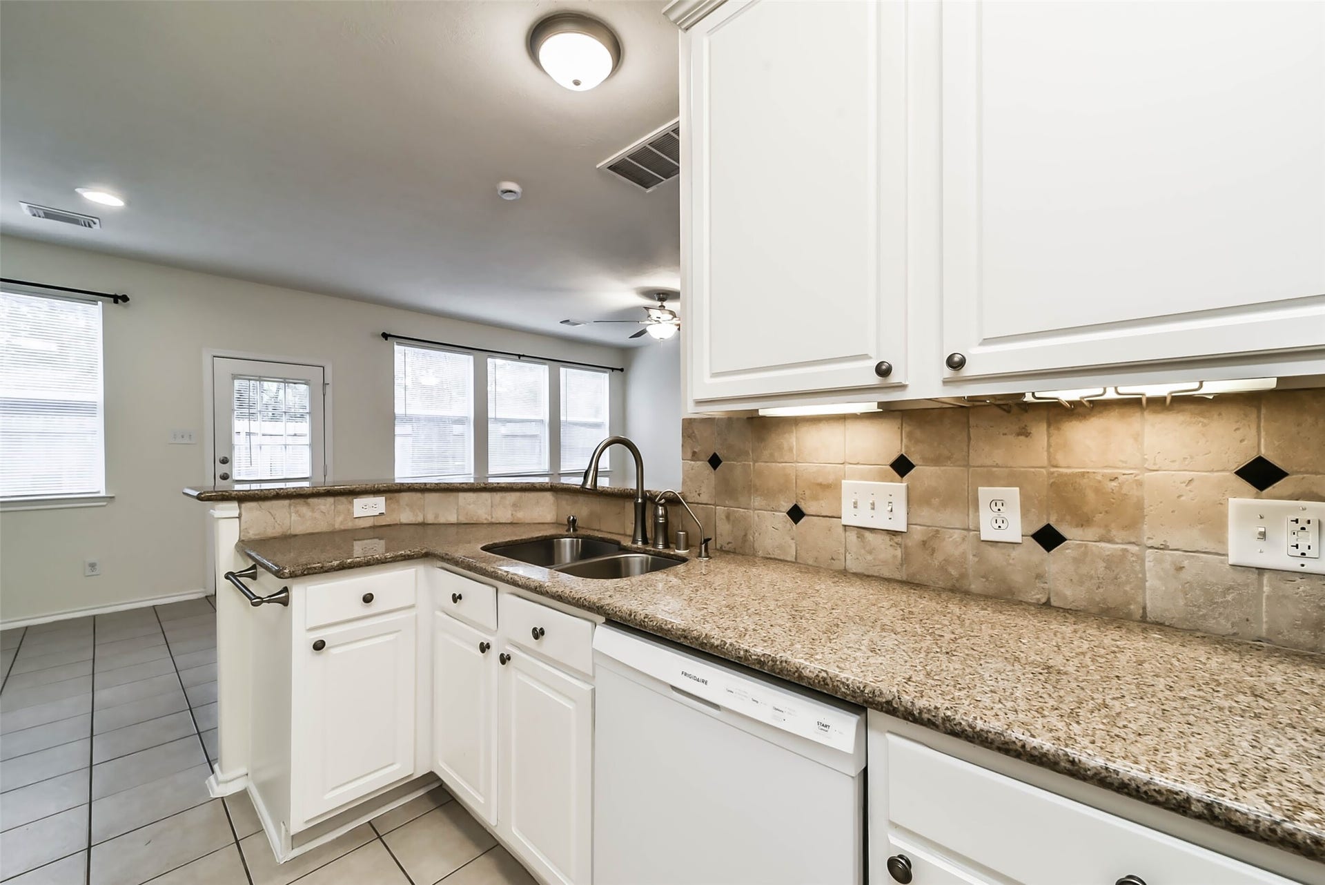 246 W Stedhill Loop Loop, The Woodlands, TX 77384