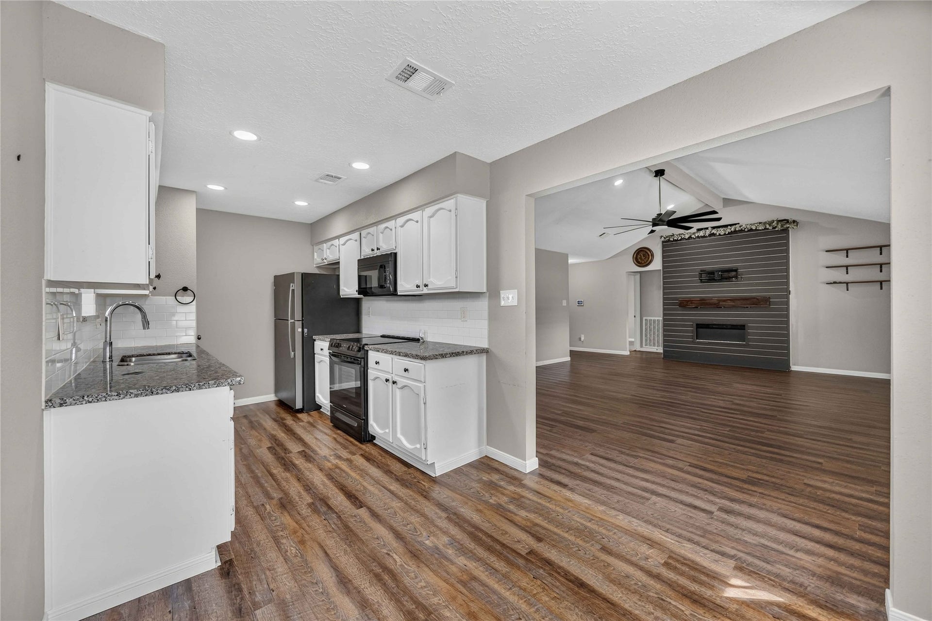 5427 Timpani Drive, Friendswood, TX 77546 5427 Timpani Drive, Friendswood, TX 77546