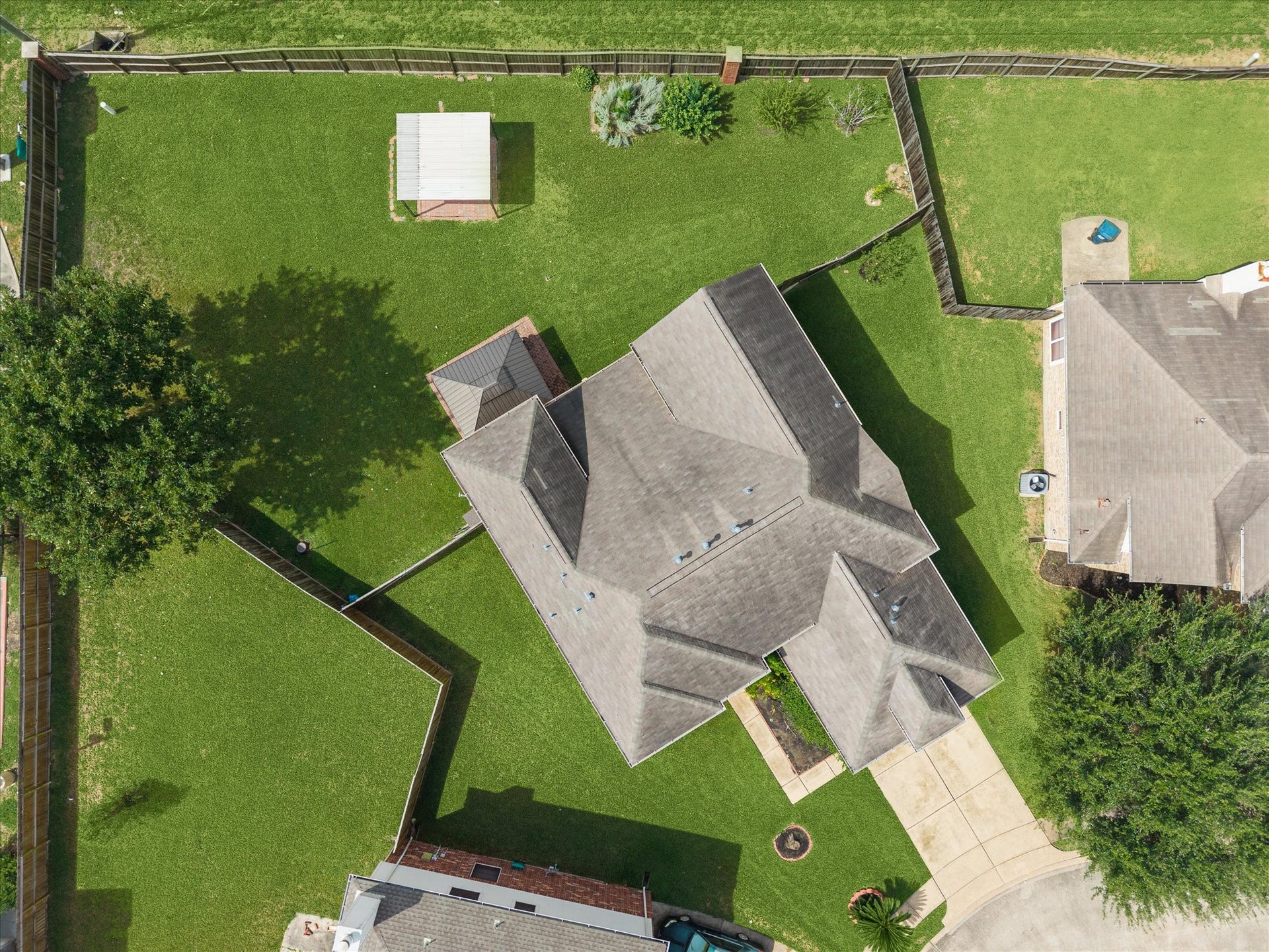 8422 W W Sienna Cove Lane Lane, Houston, TX 77083 Overhead Aerial View: Showcasing the home's expansive 13,924 sq. ft. cul-de-sac lot and generous backyard space.