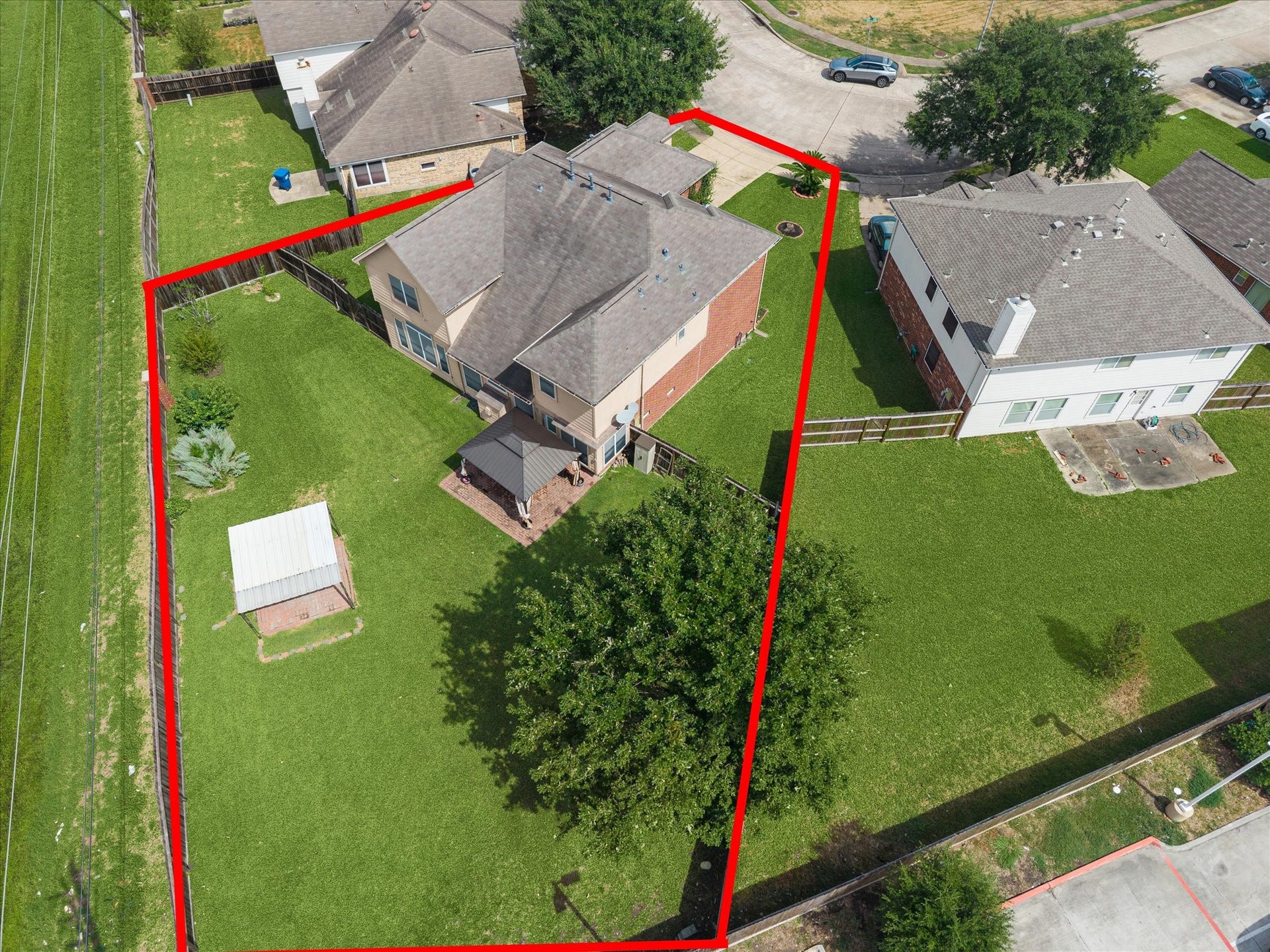 8422 W W Sienna Cove Lane Lane, Houston, TX 77083 Aerial Lot View: Expansive 13,924 sq. ft. cul-de-sac lot offering generous outdoor space and endless possibilities.