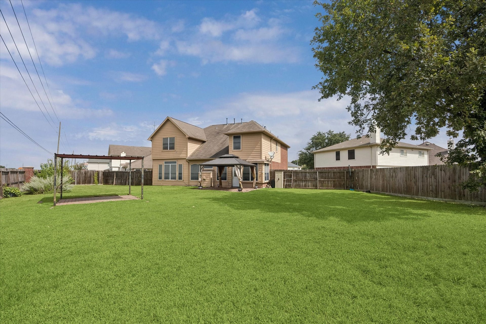 8422 W W Sienna Cove Lane Lane, Houston, TX 77083 Expansive Backyard: Oversized backyard featuring a spacious lawn with plenty of room for outdoor entertaining, recreation, or a future pool.