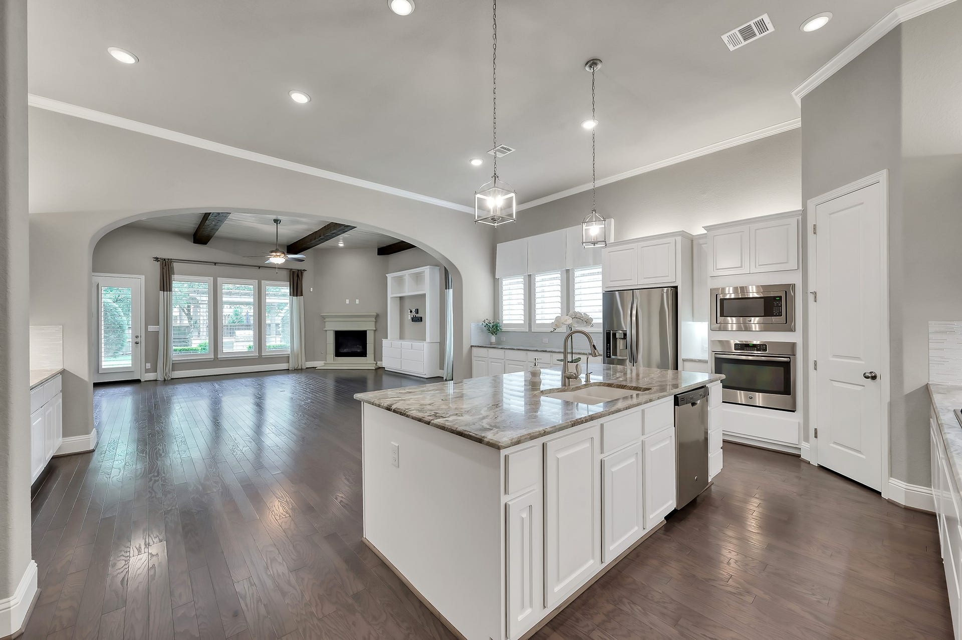 103 Lily Green Court, Conroe, TX 77304 Welcome HOME!
