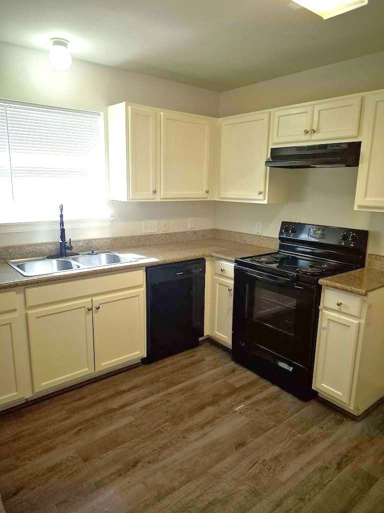 16750 Fallen Timbers Drive, Conroe, TX 77385 16750 Fallen Timbers Drive, Conroe, TX 77385