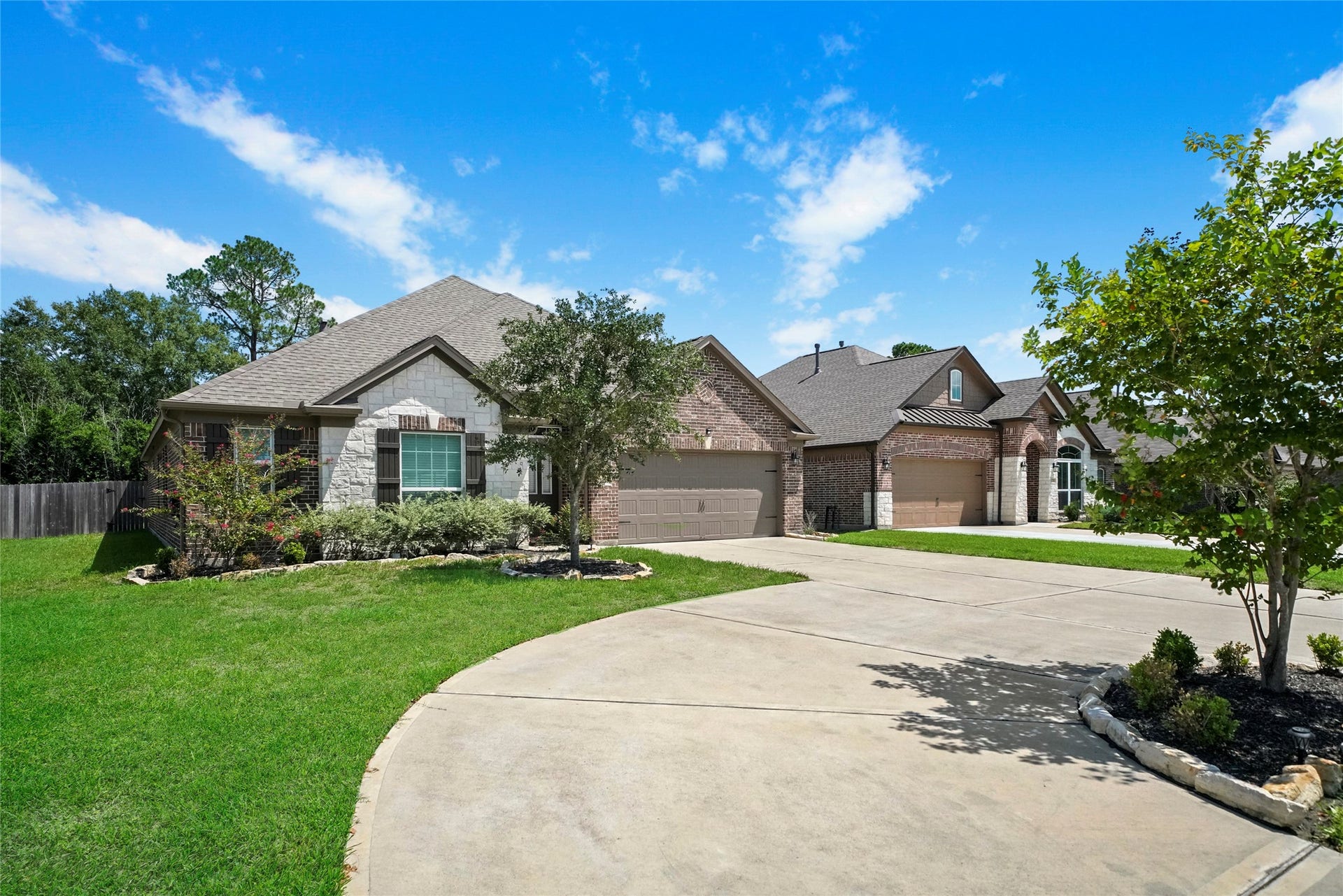 3227 Fairhaven Lane, Rosenberg, TX 77471 circular driveway