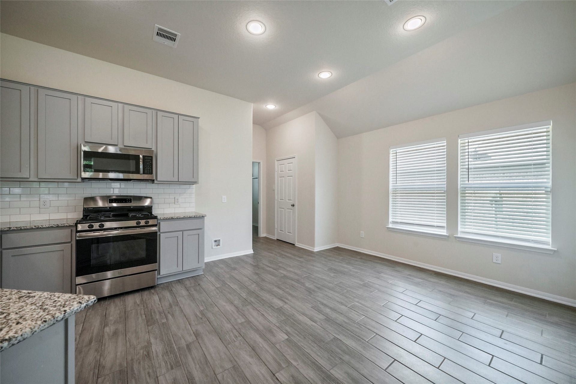 3227 Fairhaven Lane, Rosenberg, TX 77471 kitchen