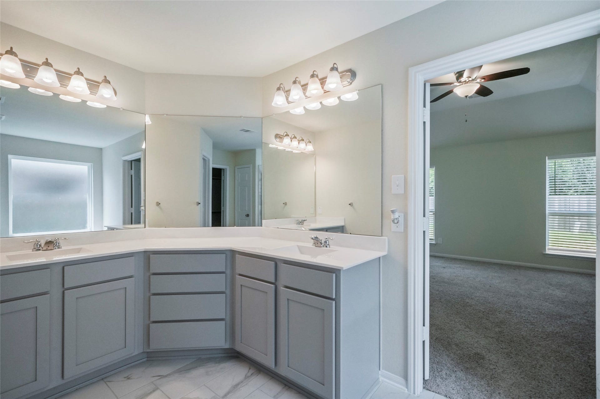 3227 Fairhaven Lane, Rosenberg, TX 77471 primary bathroom