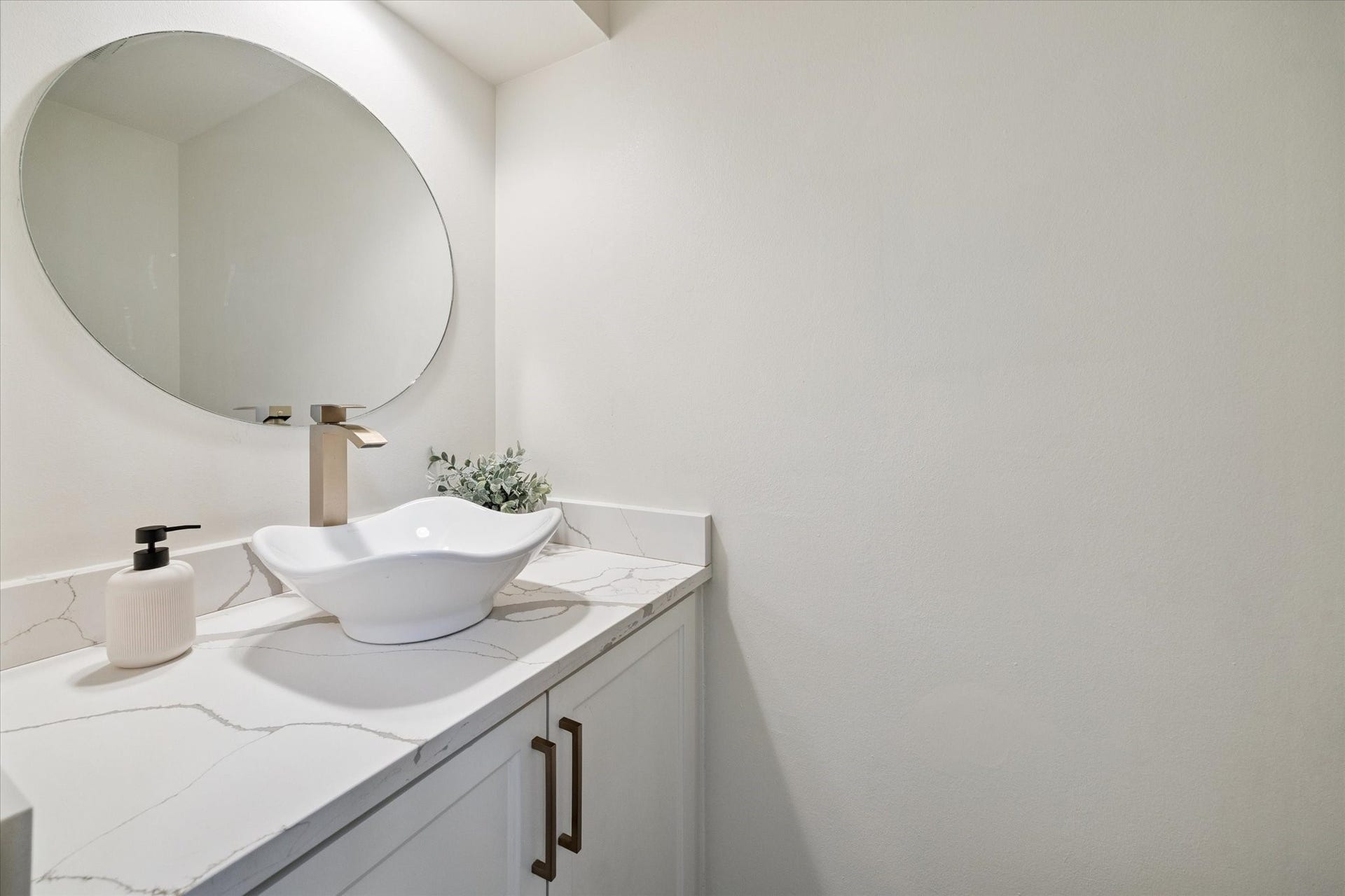 2422 Nantucket Drive, #C, Houston, TX 77057 This stunning powder room services the downstairs of the town home. Perfect for guests or when entertaining.