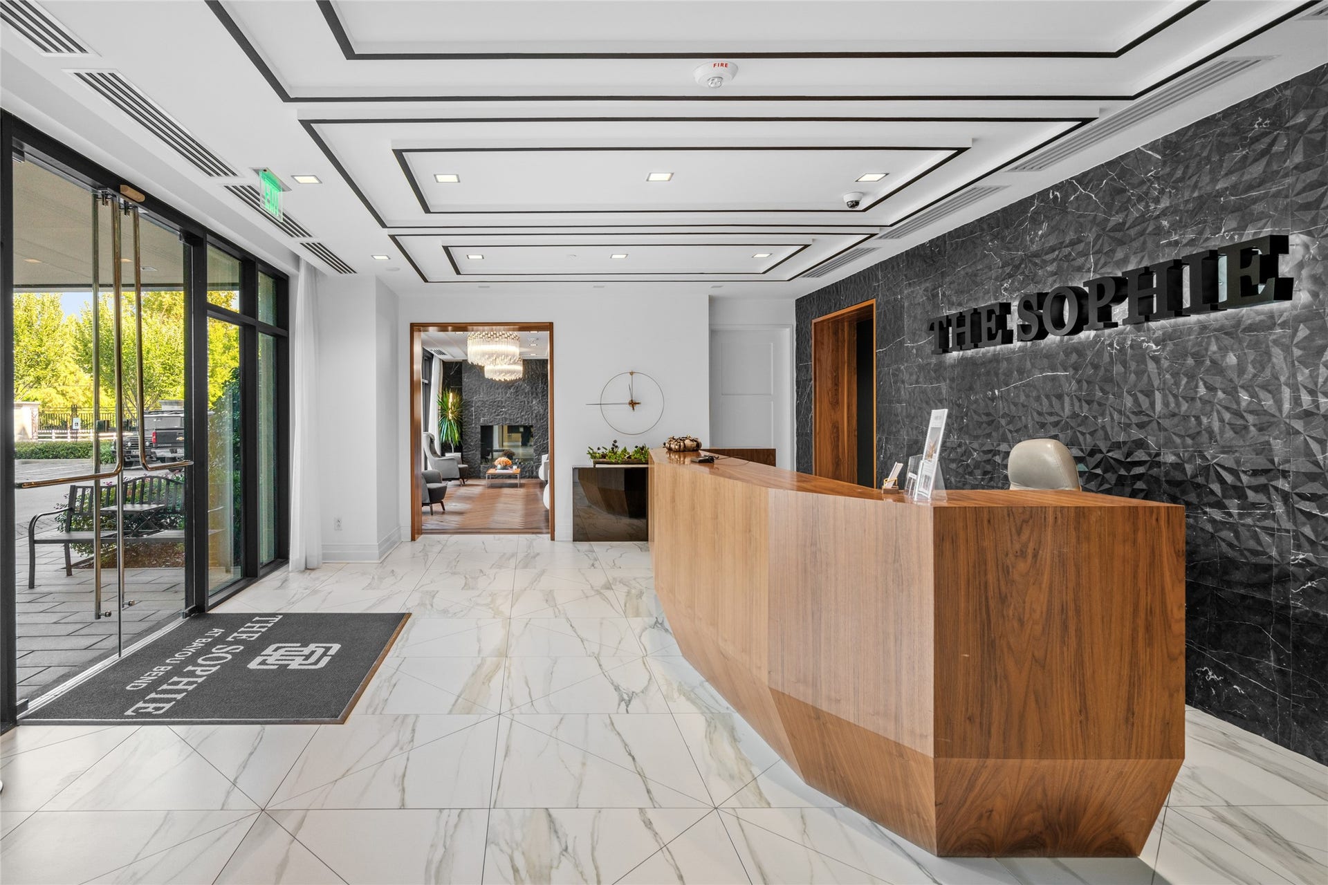 6017 Memorial, #202, Houston, TX 77007 The Grand Entrance to the Sophie where your 24-Hour Concierge waits to greet you and any guests coming to visit.