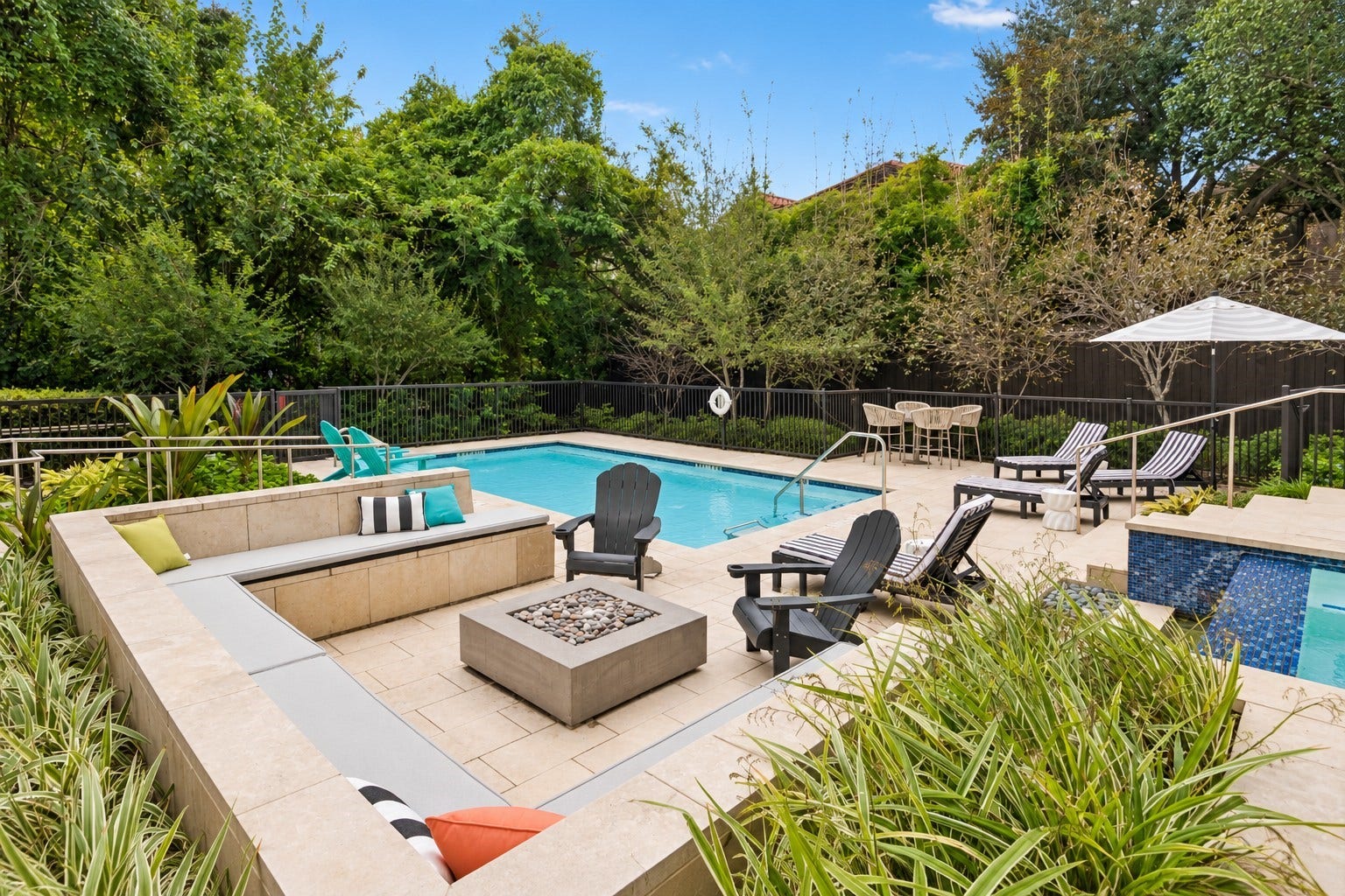 6017 Memorial, #202, Houston, TX 77007 Outside you will find a relaxing pool and hot tub surrounded by lush landscaping.