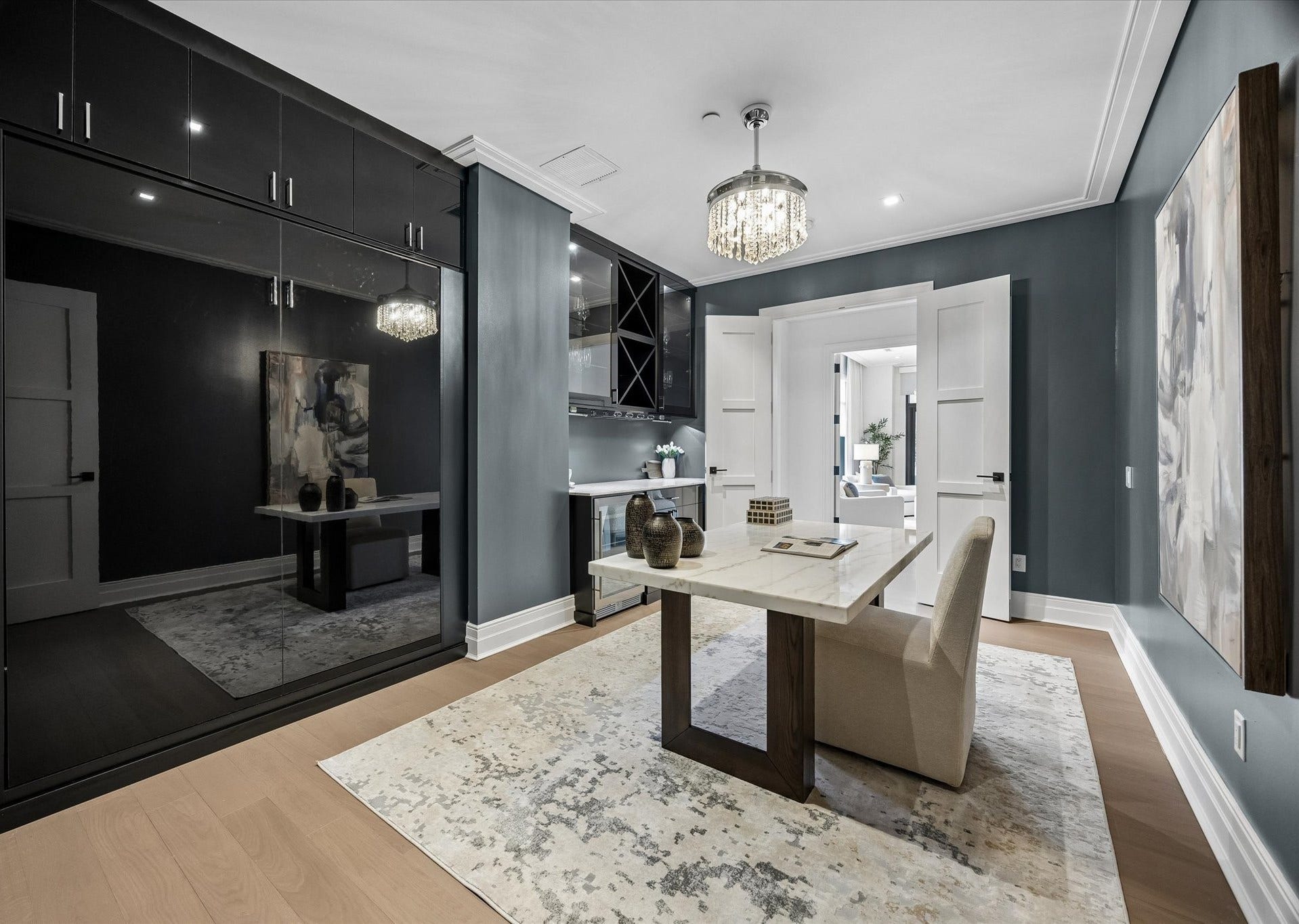 6017 Memorial, #202, Houston, TX 77007 This perspective showcases the flex rooms queen-size Murphy bed, allowing the space to transition effortlessly from a private office or retreat into another inviting destination for overnight guests.