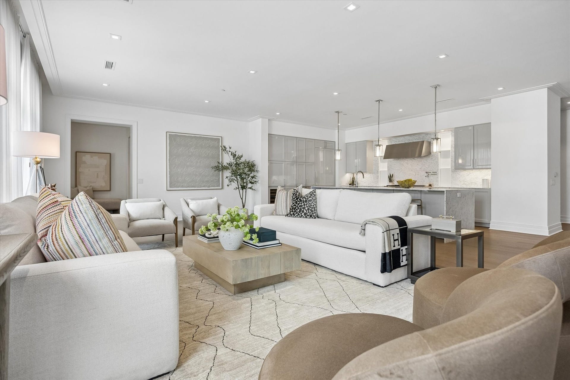 6017 Memorial, #202, Houston, TX 77007 Designed for the moments that bring everyone together, this warm, open living space feels made for the holidays, from quiet mornings in the kitchen to long evenings gathered with family and friends.