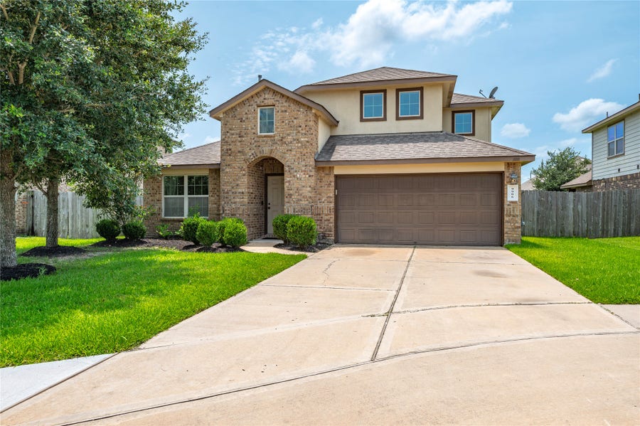 Property photo for 9906 Bezeled Circle Lane, Rosharon, TX