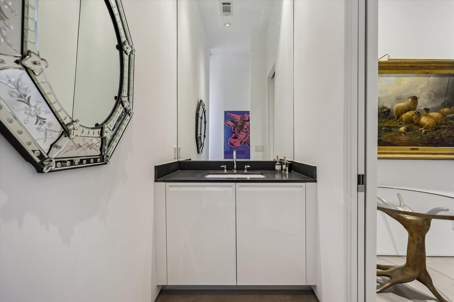 1527 Indiana Street, Houston, TX 77006 The statement powder room.