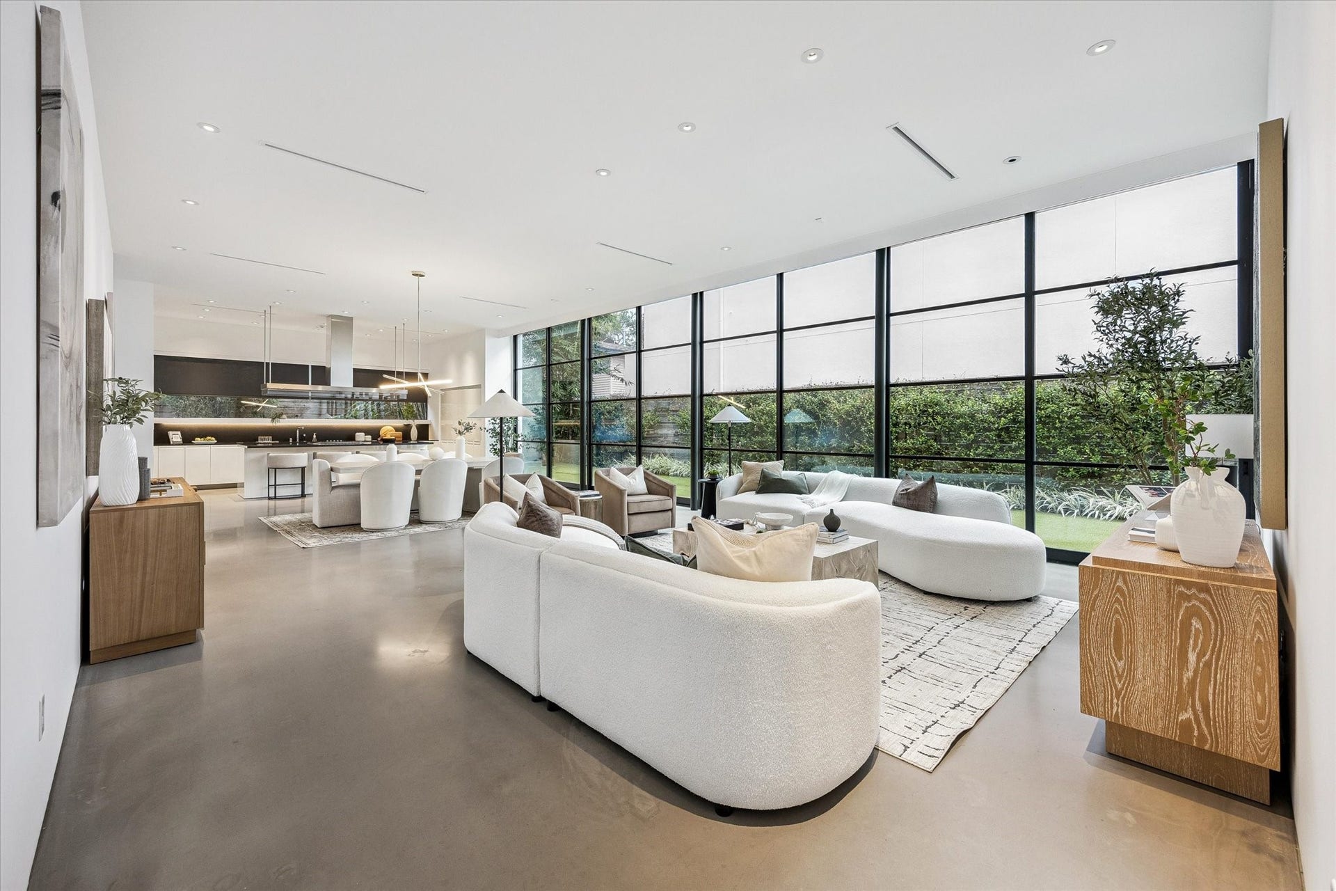 1527 Indiana Street, Houston, TX 77006 Living room walls of glass panels and sliding door open seamlessly to the outdoors. Features include linear slot diffuser air-conditioning vents in the ceiling and trim less floating sheetrock reveals in lieu of baseboards.