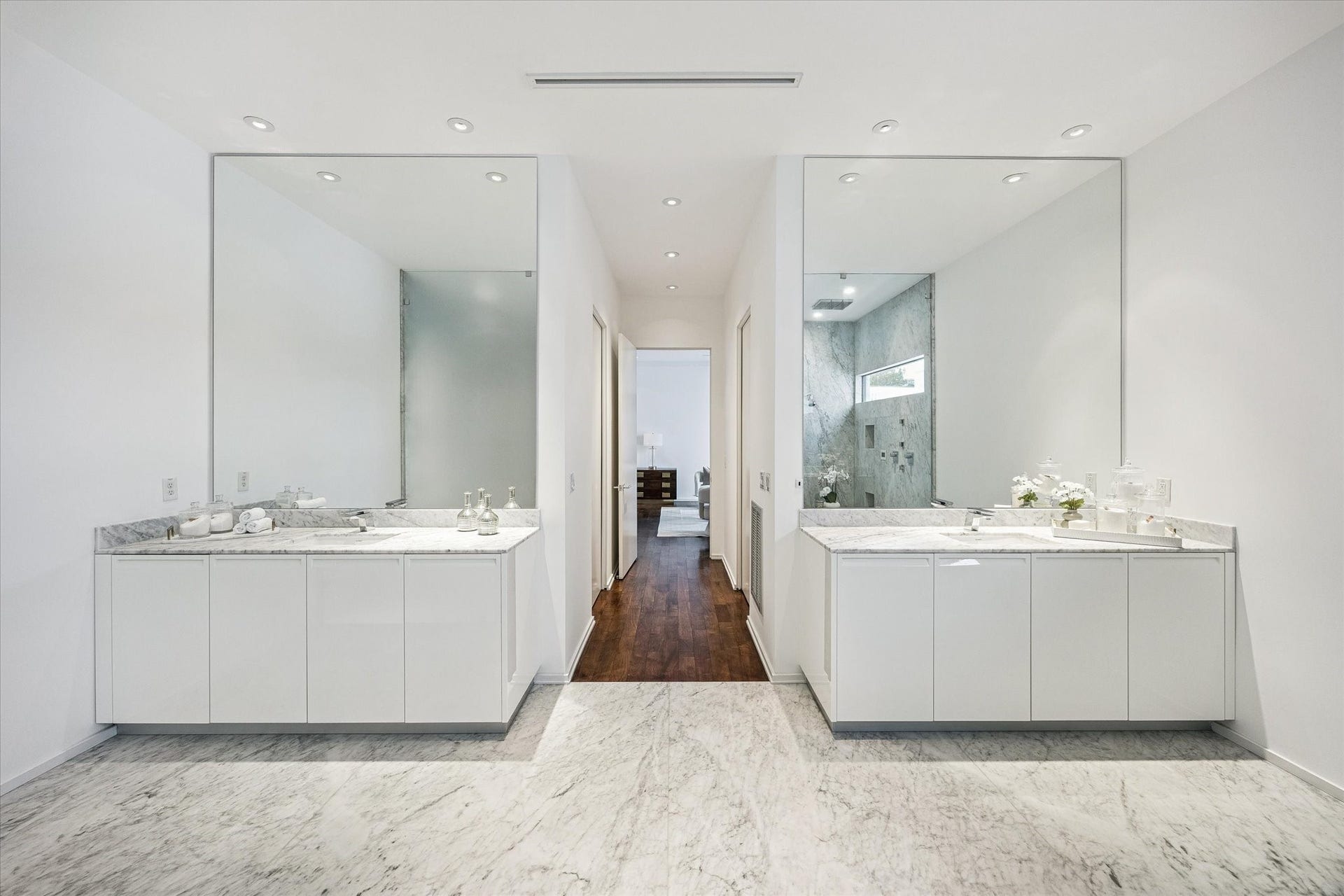 1527 Indiana Street, Houston, TX 77006 Primary bath offers double vanities with Dornbracht plumbing fixtures and double Waterworks undermount, hammered copper lavatory sinks.