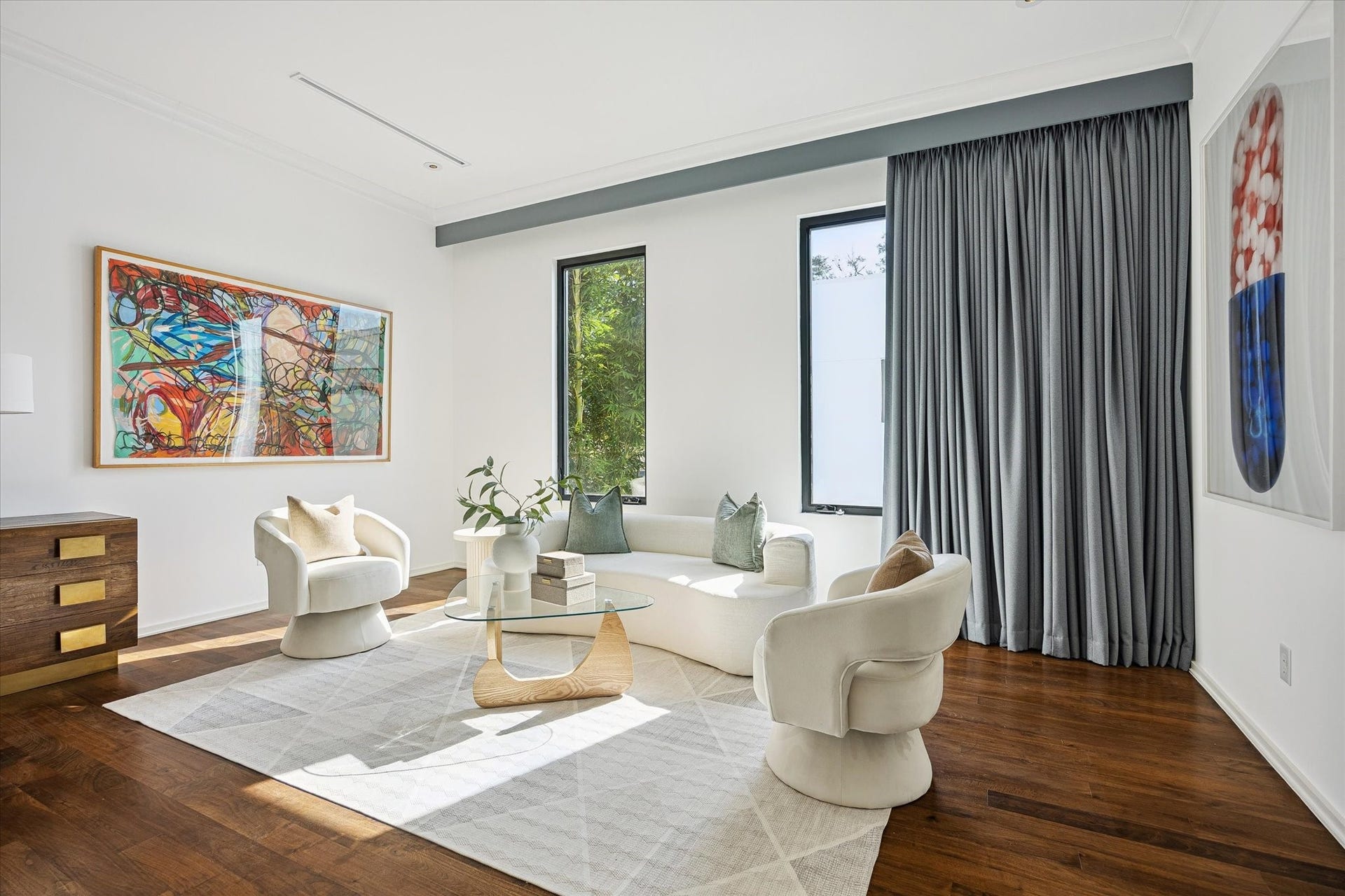 1527 Indiana Street, Houston, TX 77006 Primary bedroom offers a rich European wood flooring.