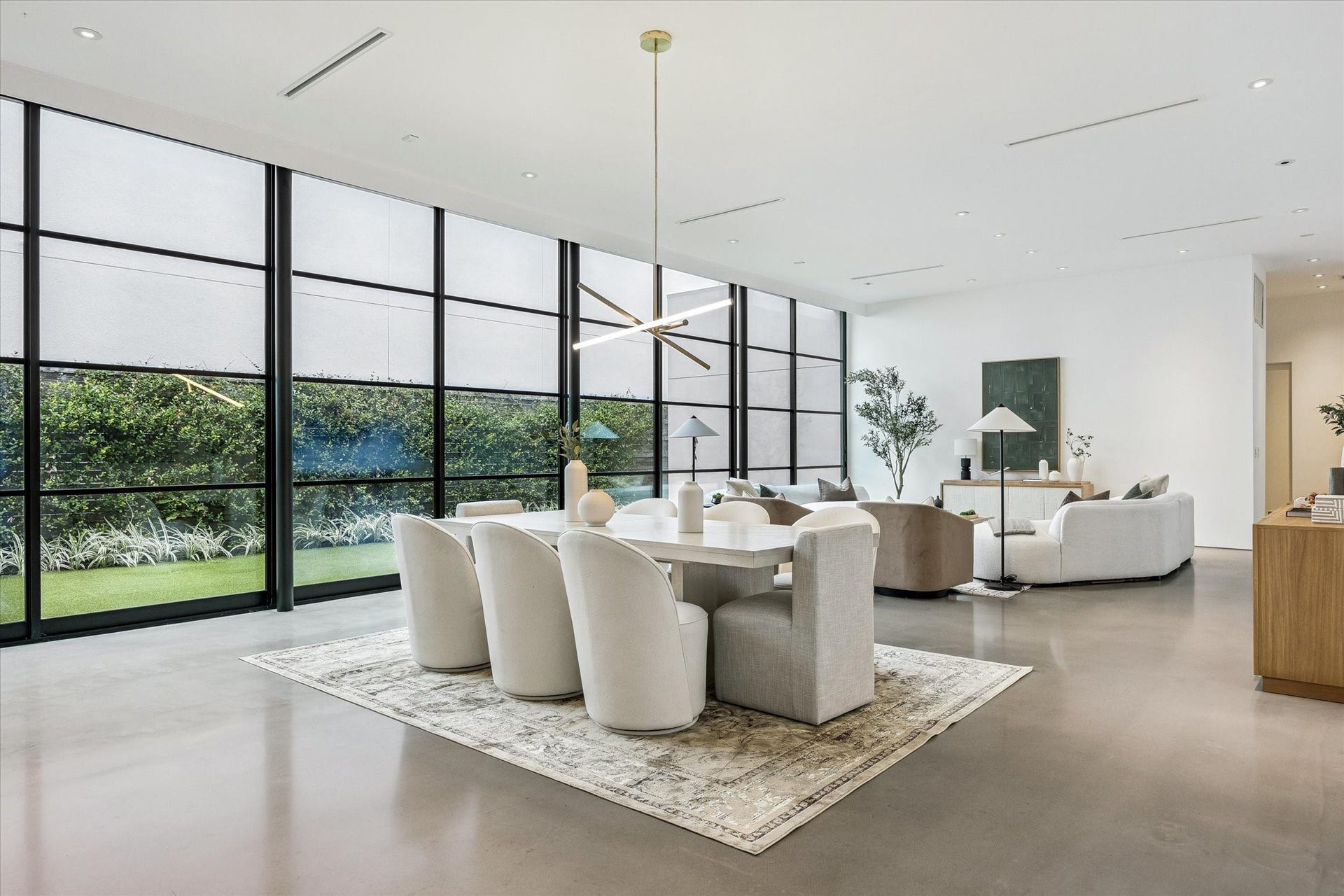 1527 Indiana Street, Houston, TX 77006 Dining and living areas designed for effortless flow and entertaining.