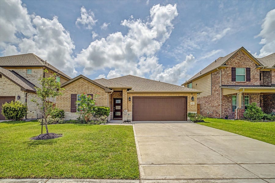 Property photo for 10842 Cliffs View Drive, Iowa Colony, TX