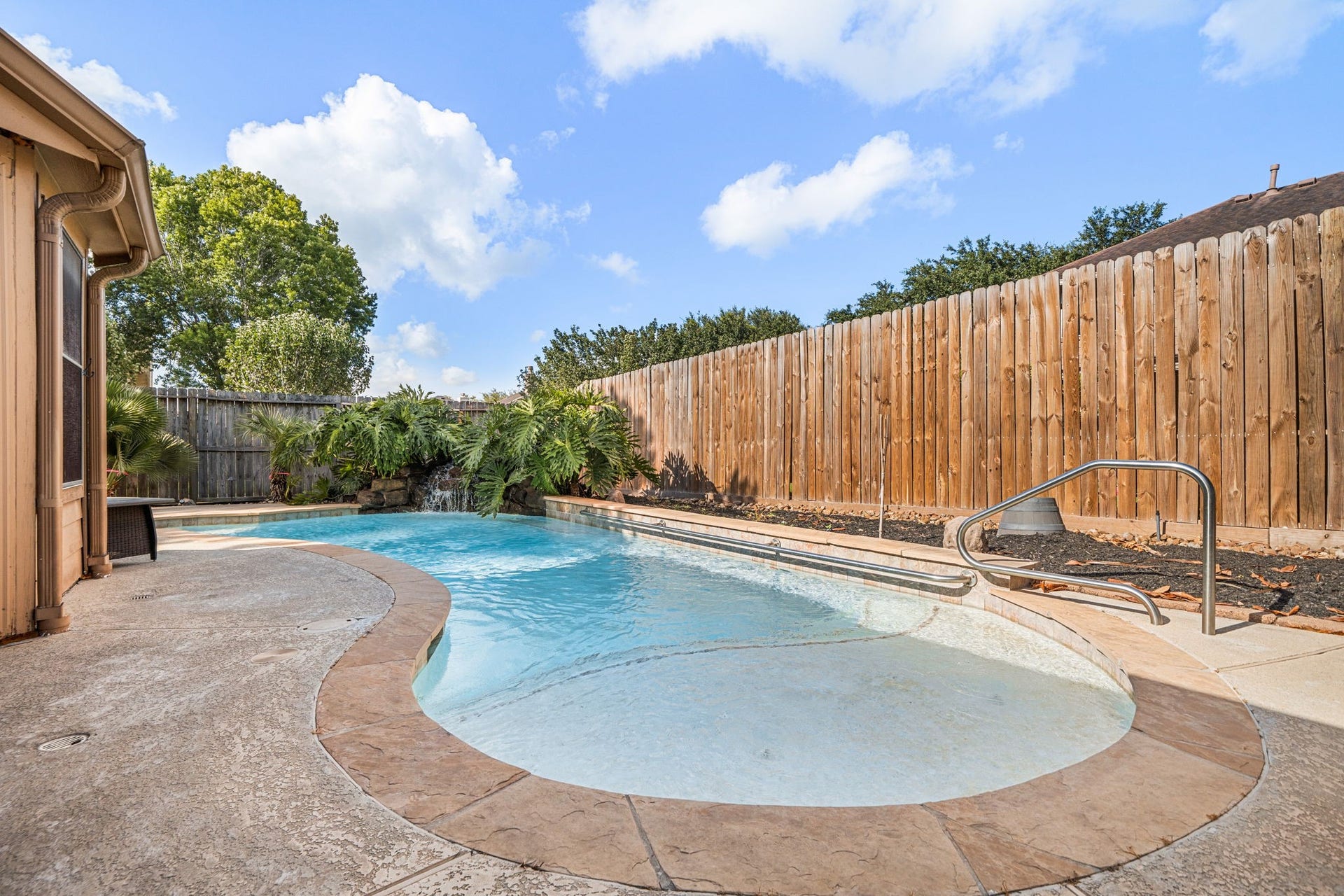 310 Cedar Lake Drive, League City, TX 77573 310 Cedar Lake Drive, League City, TX 77573