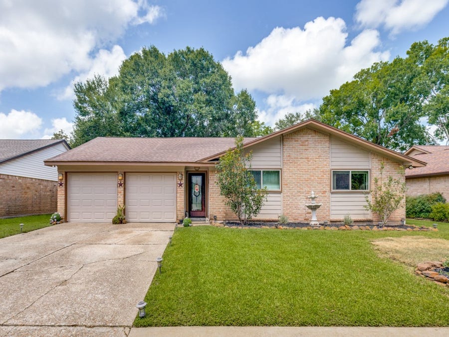 Property photo for 1615 Pecan Hollow Street, Pearland, TX