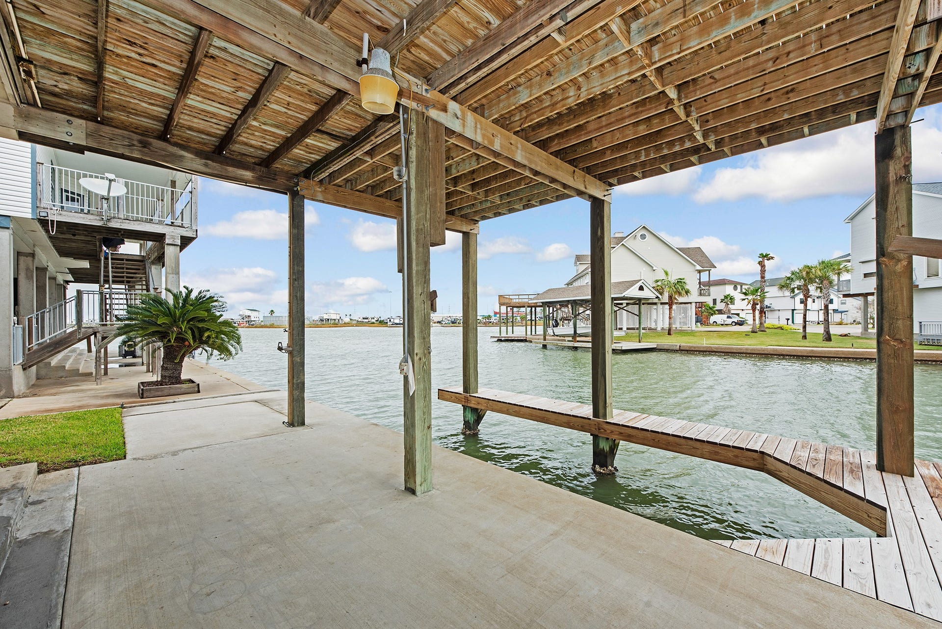 336 Admiral Circle, Tiki Island, TX 77554 336 Admiral Circle, Tiki Island, TX 77554