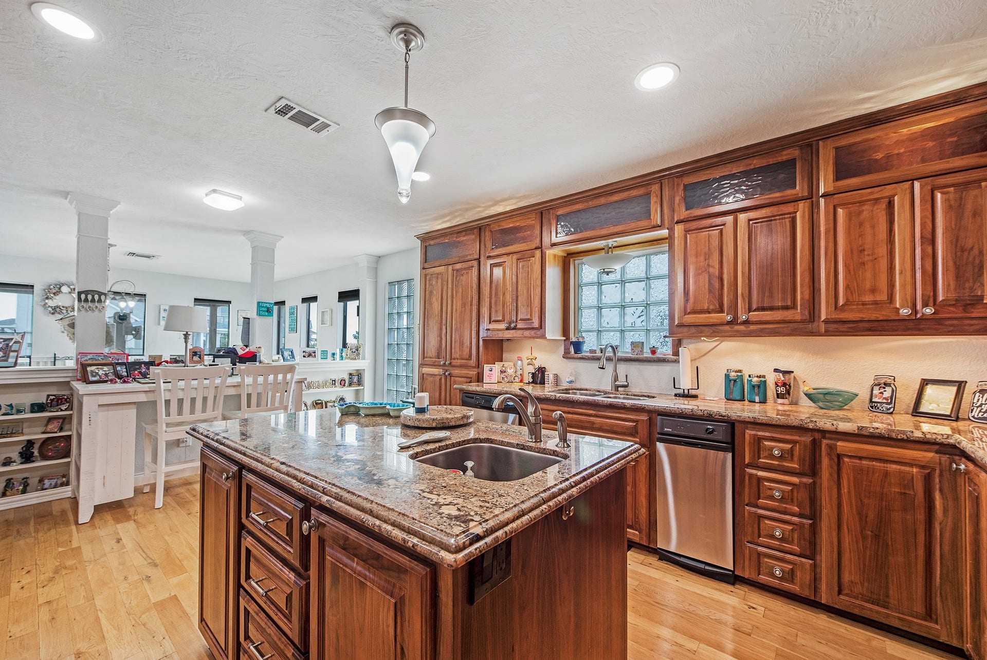 336 Admiral Circle, Tiki Island, TX 77554 336 Admiral Circle, Tiki Island, TX 77554