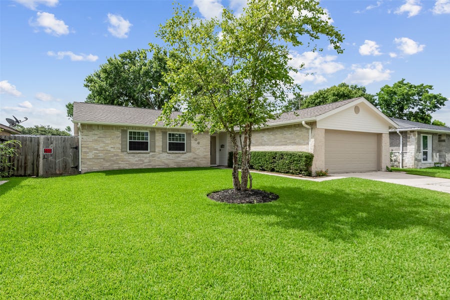 Property photo for 306 Woodvale Dr Drive, League City, TX