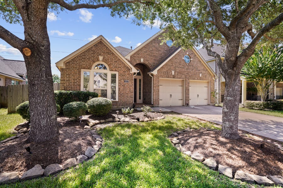 Property photo for 2634 Night Song Drive, Pearland, TX