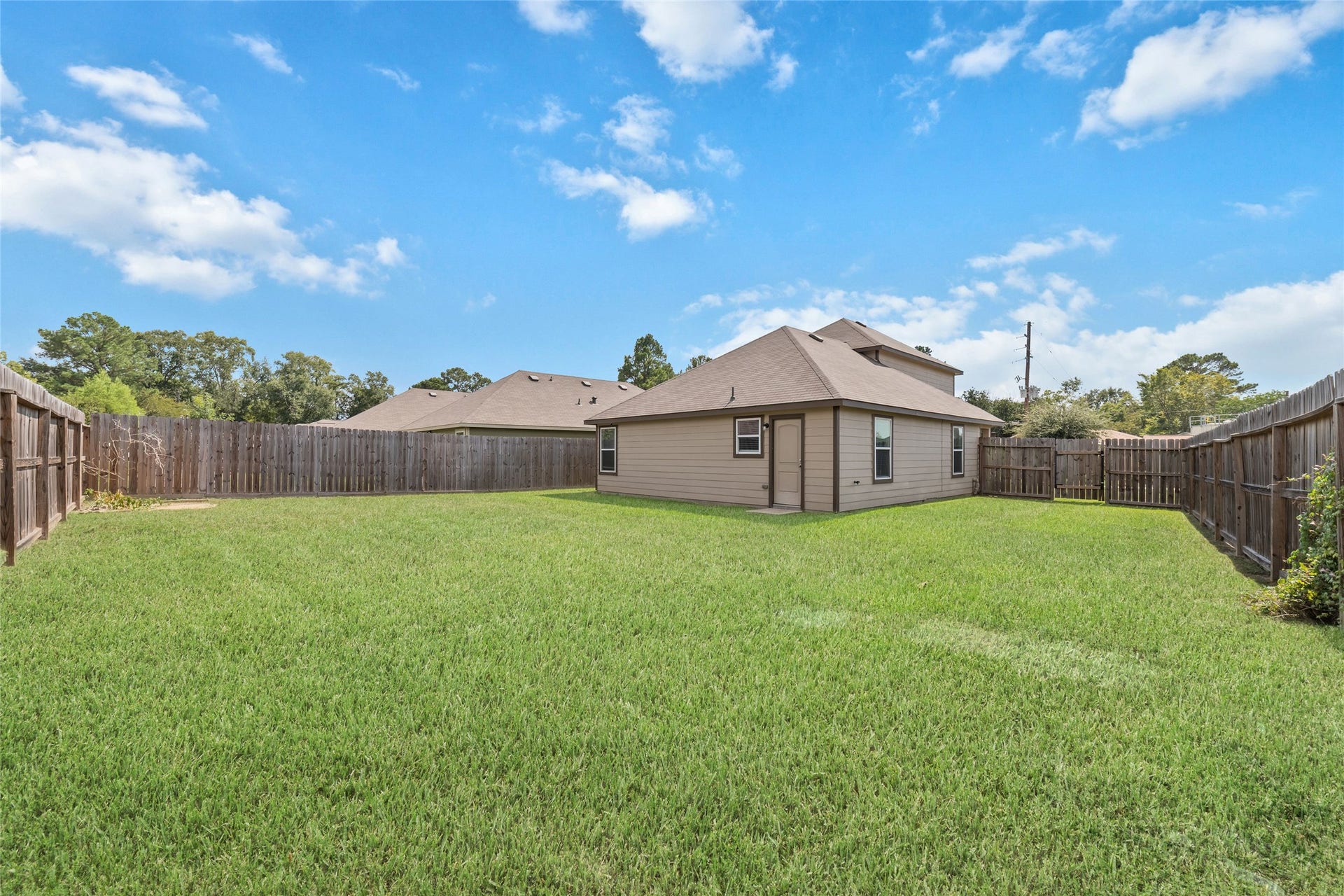 13070 Lake Conroe Bay Road, Willis, TX 77318 13070 Lake Conroe Bay Road, Willis, TX 77318