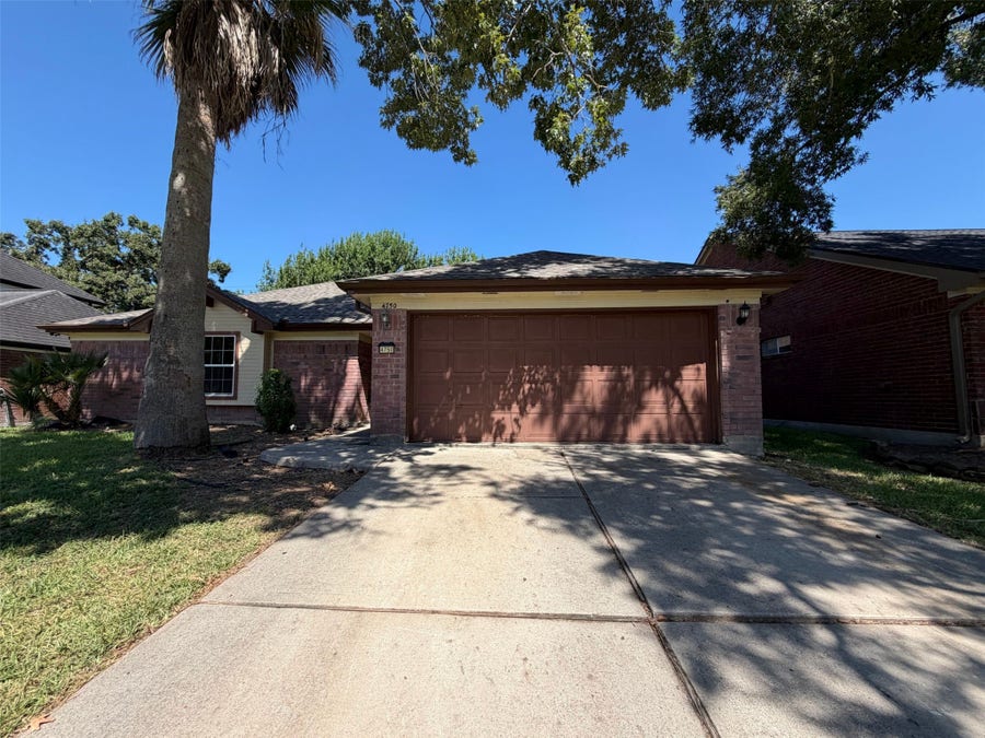 Property photo for 4750 Backenberry Drive, Friendswood, TX
