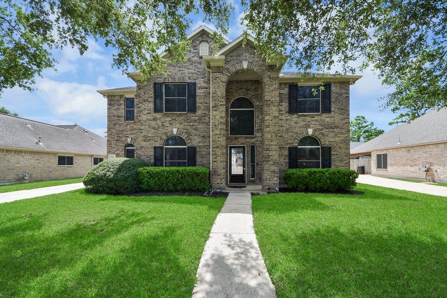 Property photo for 233 Rustic Oaks Drive, League City, TX