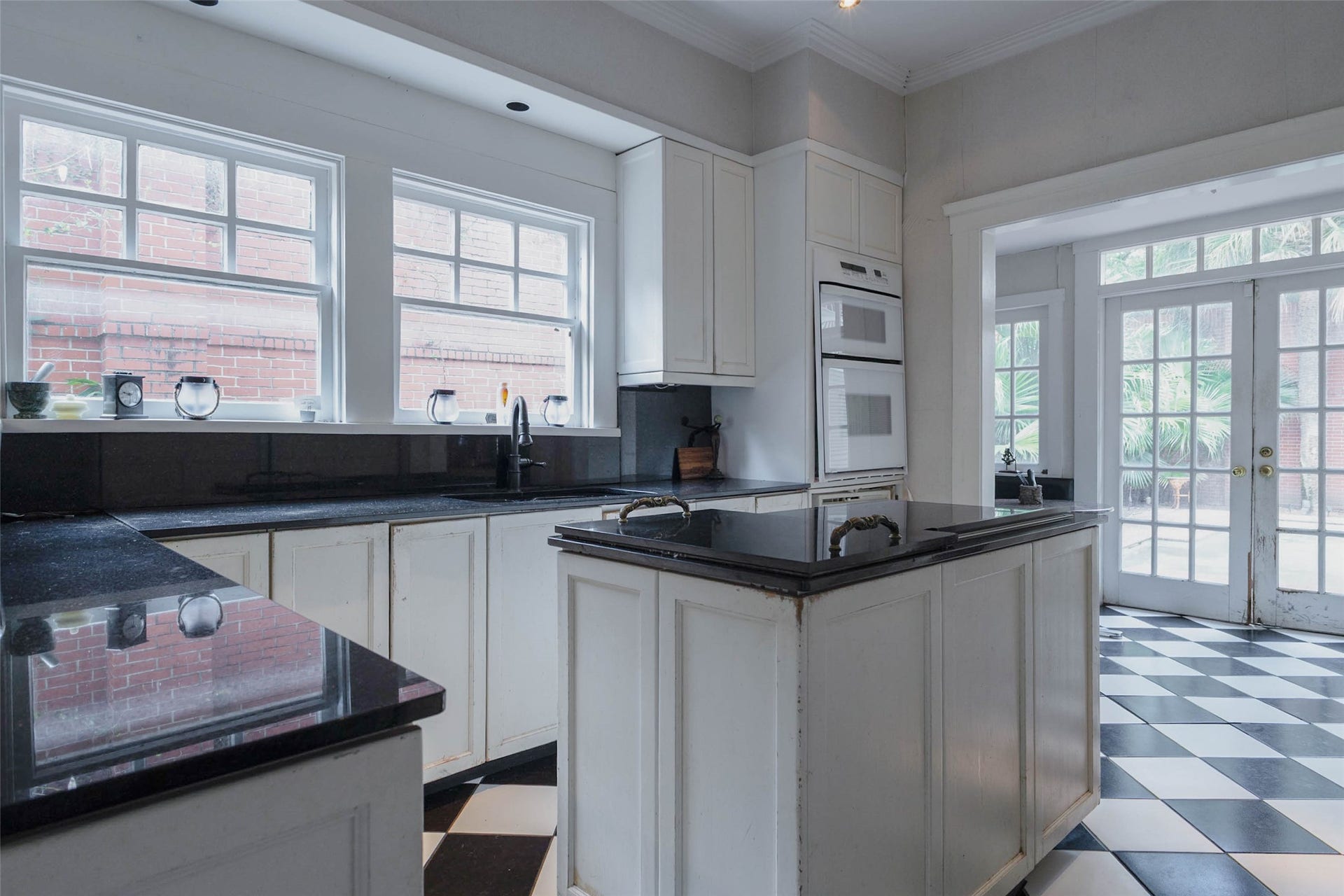 912 Kipling Street, Houston, TX 77006 912 Kipling Street, Houston, TX 77006
