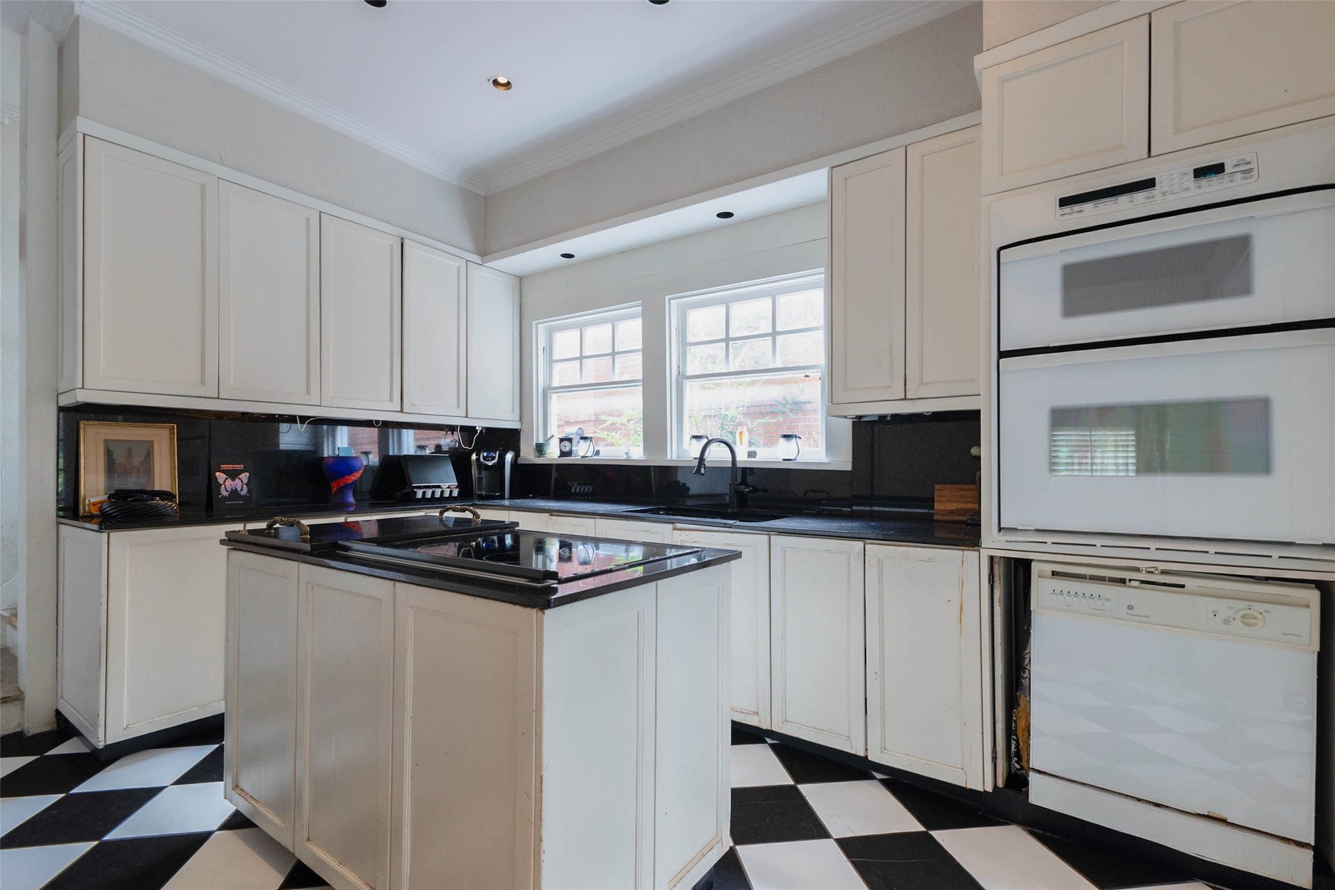 912 Kipling Street, Houston, TX 77006 912 Kipling Street, Houston, TX 77006