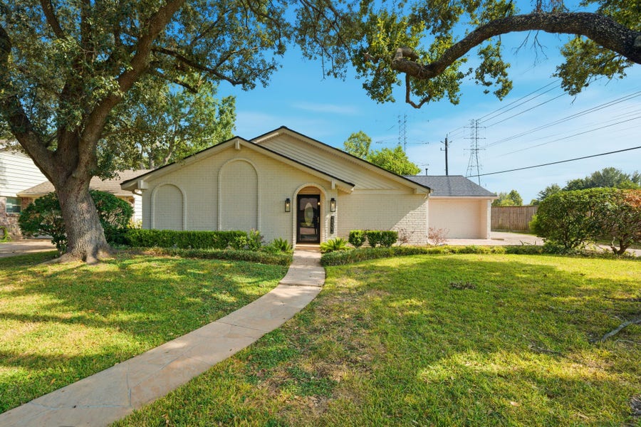 Property photo for 2502 Hollow Hook Road, Houston, TX
