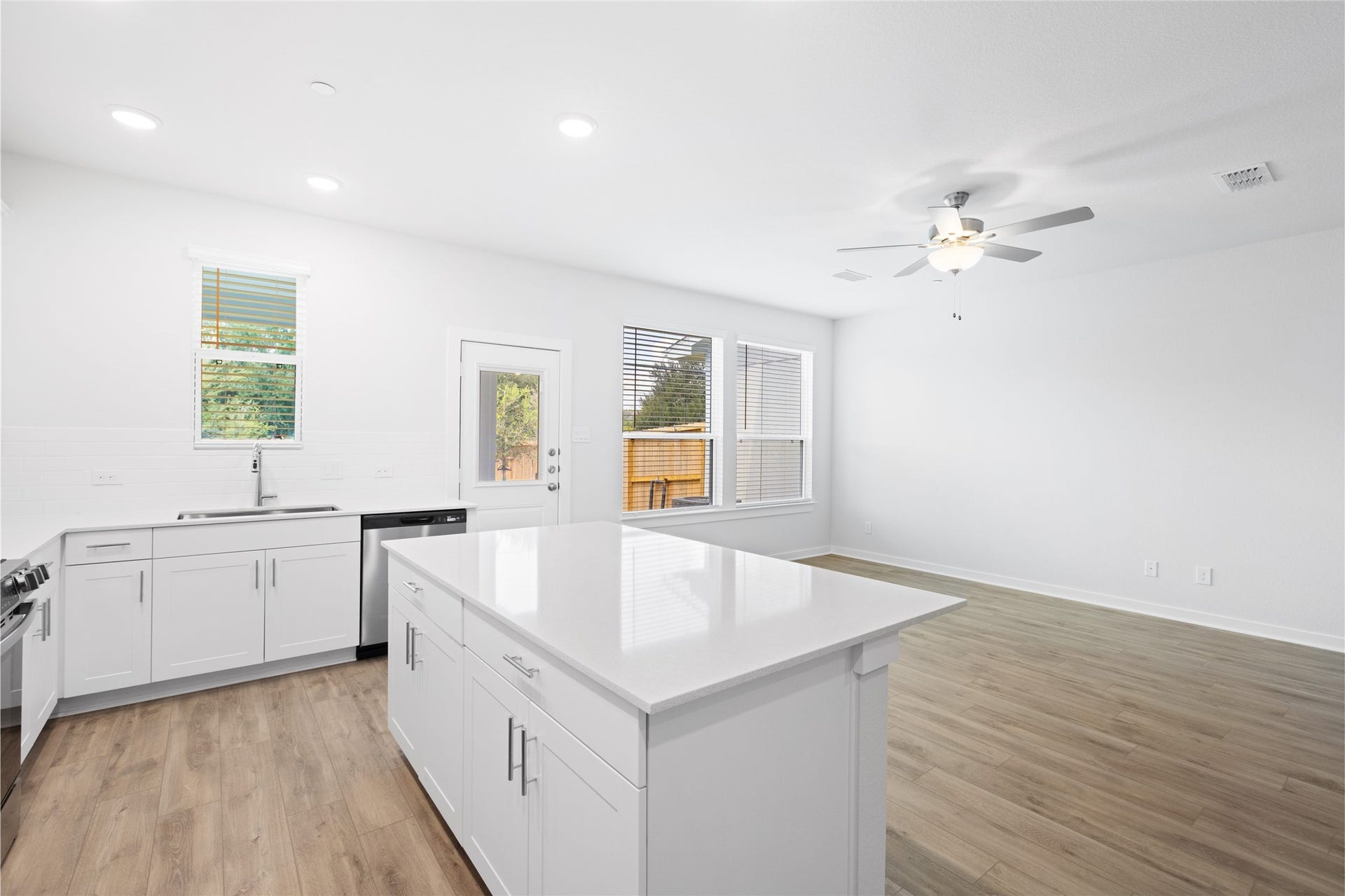 3027 Dovedale Street, Pearland, TX 77584 3027 Dovedale Street, Pearland, TX 77584