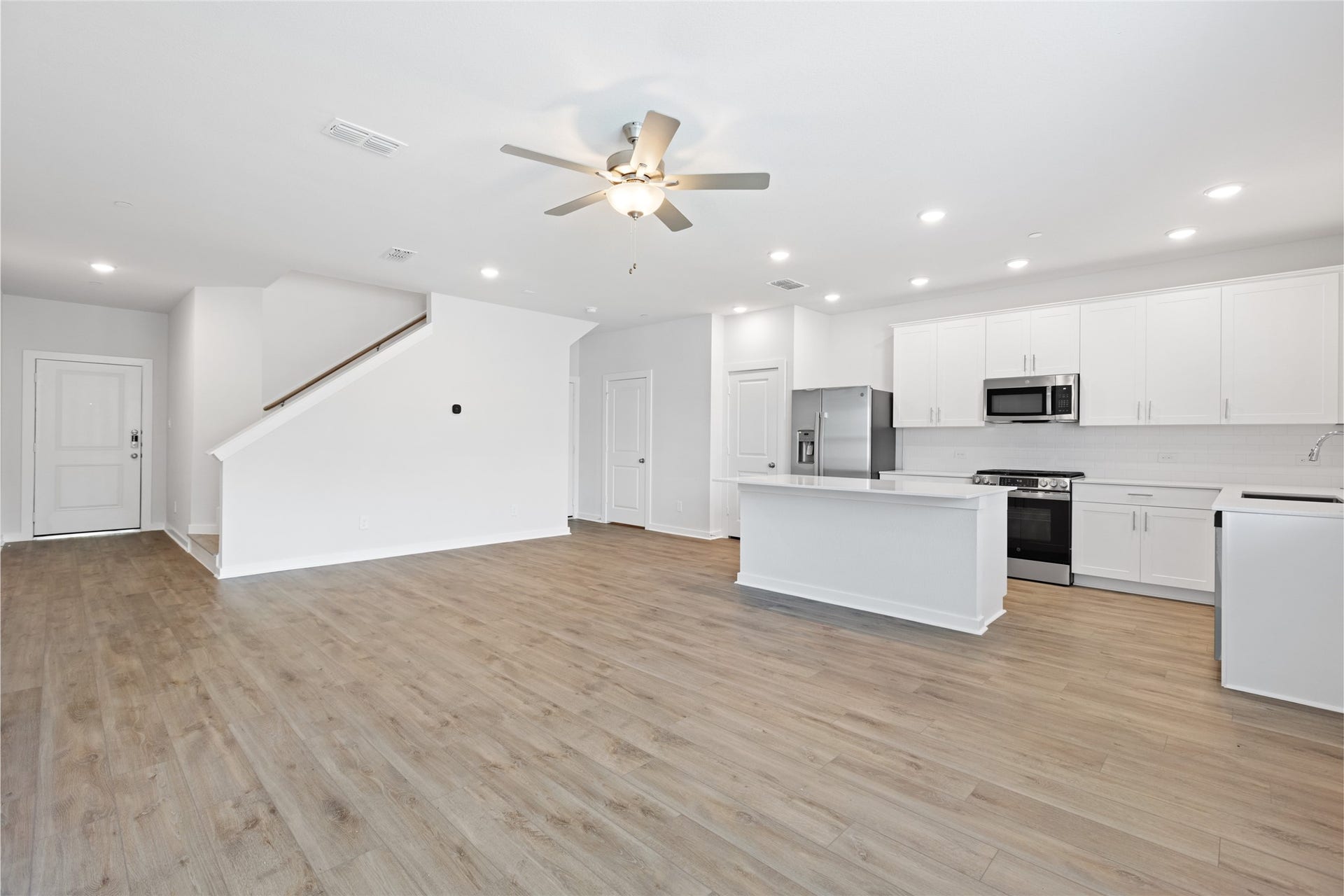 3027 Dovedale Street, Pearland, TX 77584 3027 Dovedale Street, Pearland, TX 77584