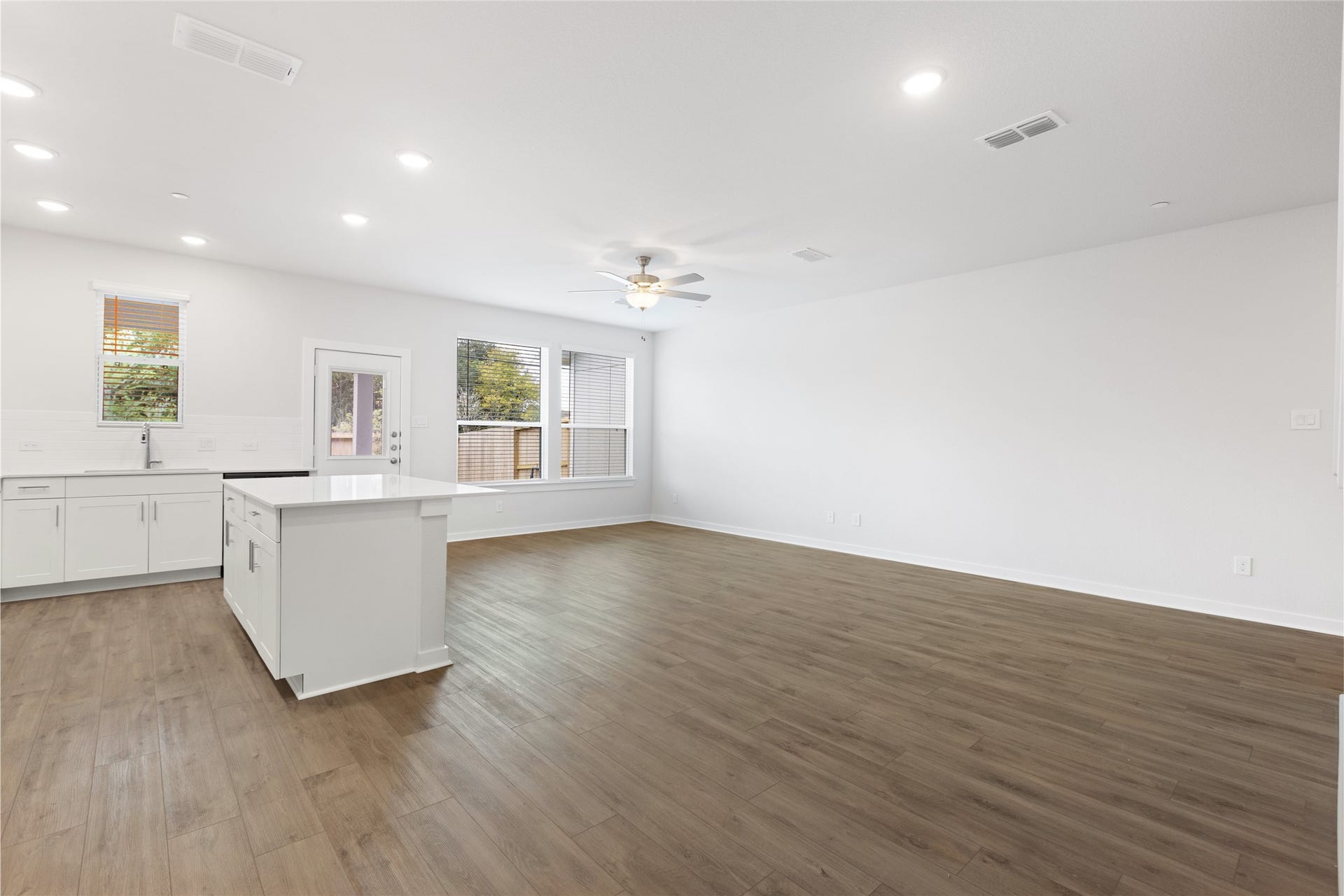 3027 Dovedale Street, Pearland, TX 77584 3027 Dovedale Street, Pearland, TX 77584