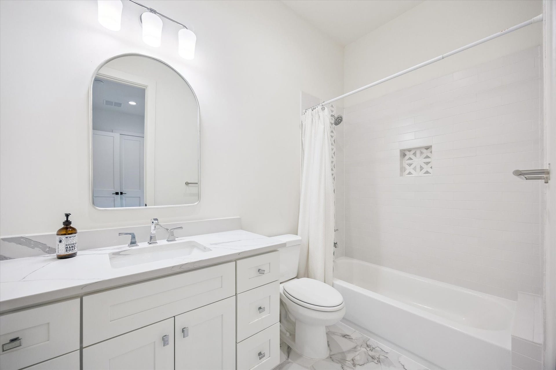 Ensuite bathroom 2.