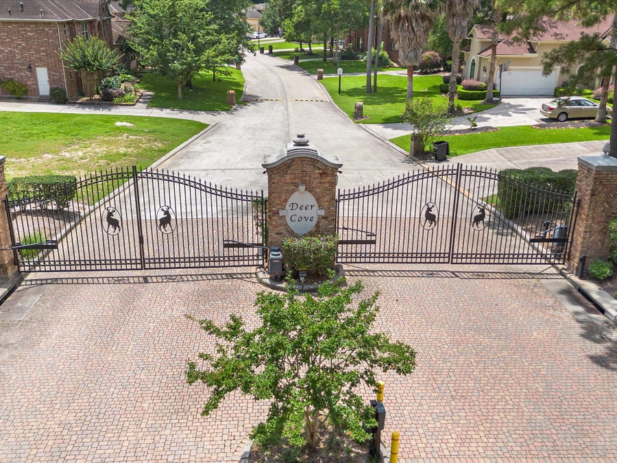 Property photo for 2286 Deer Cove Trail, Houston, TX