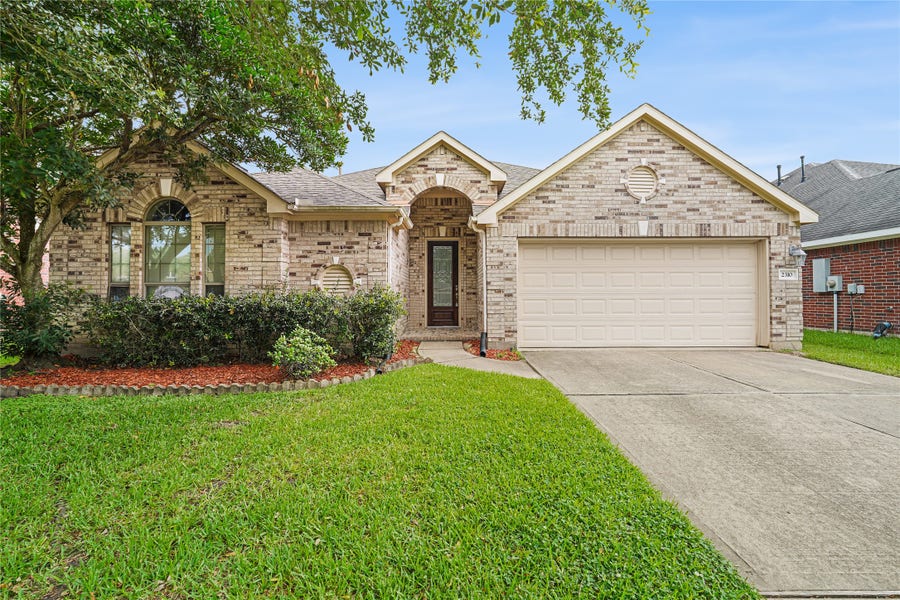 Property photo for 2310 Shadow Canyon Court, Pearland, TX