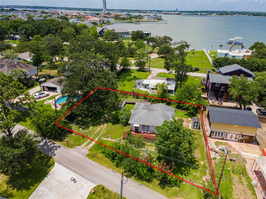 Property photo for 1912 E Winn Street, Kemah, TX