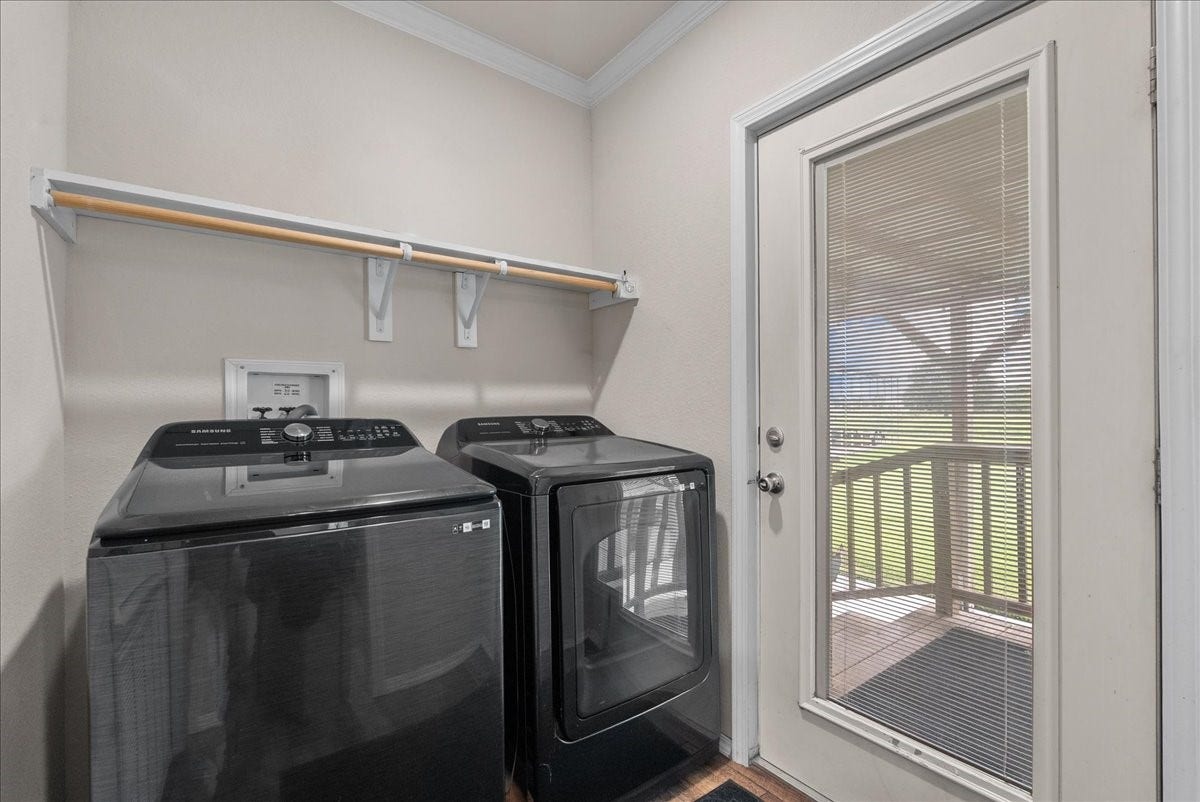 8710 Fm 646 Road S, Santa Fe, TX 77510 Nice laundry room