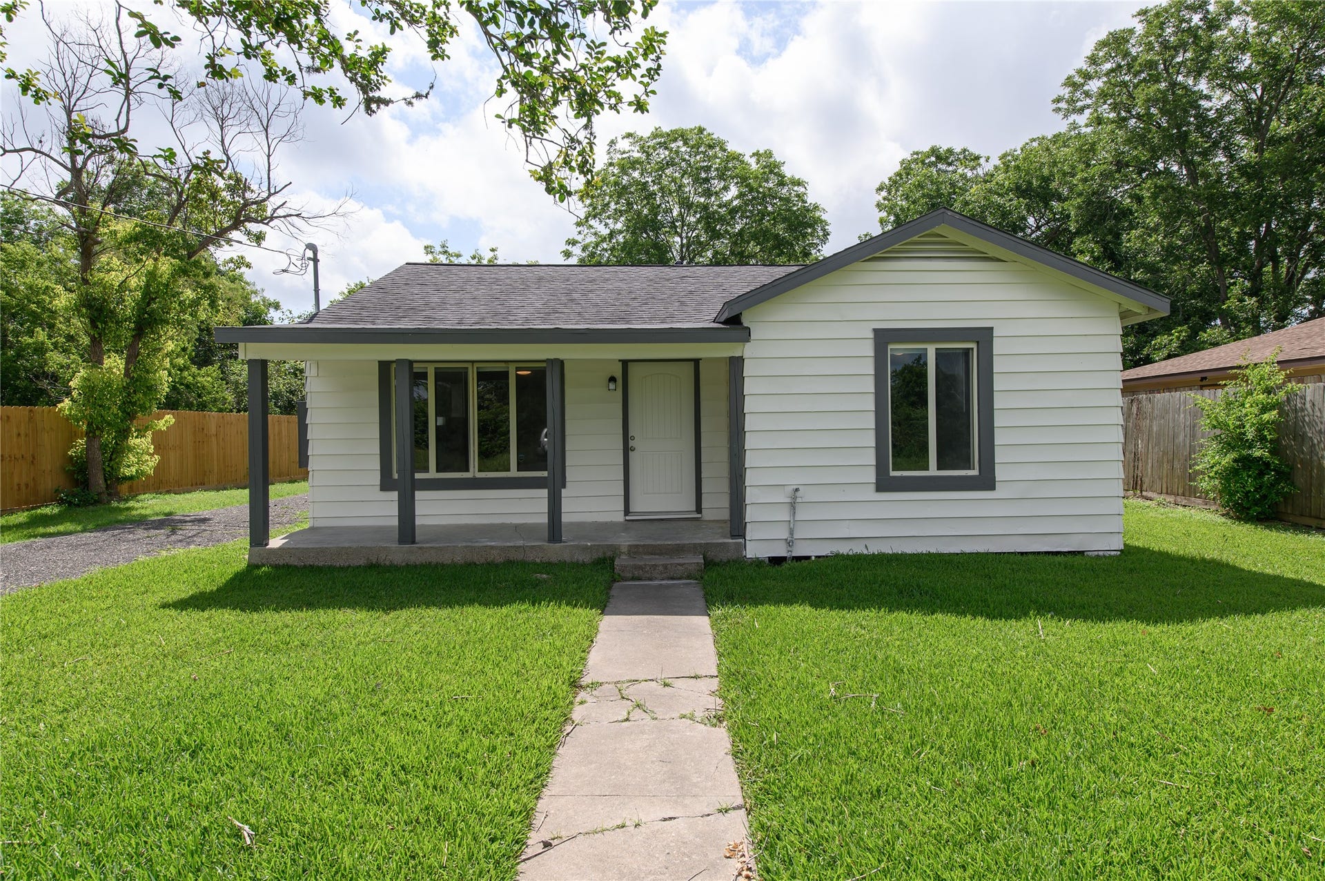 6811 Mike Street, Hitchcock, TX 77563 6811 Mike Street, Hitchcock, TX 77563