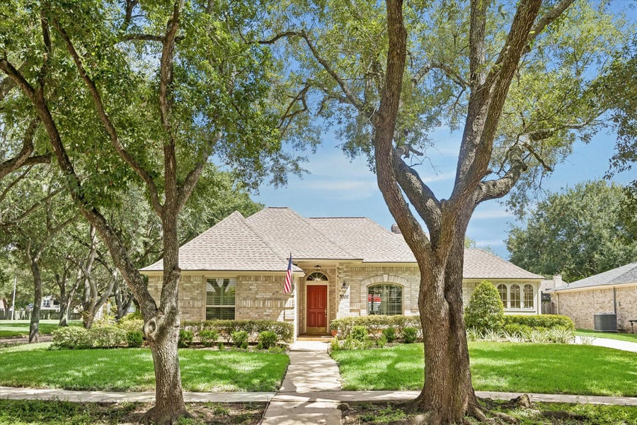 Property photo for 3007 W Steepbank Circle, Sugar Land, TX
